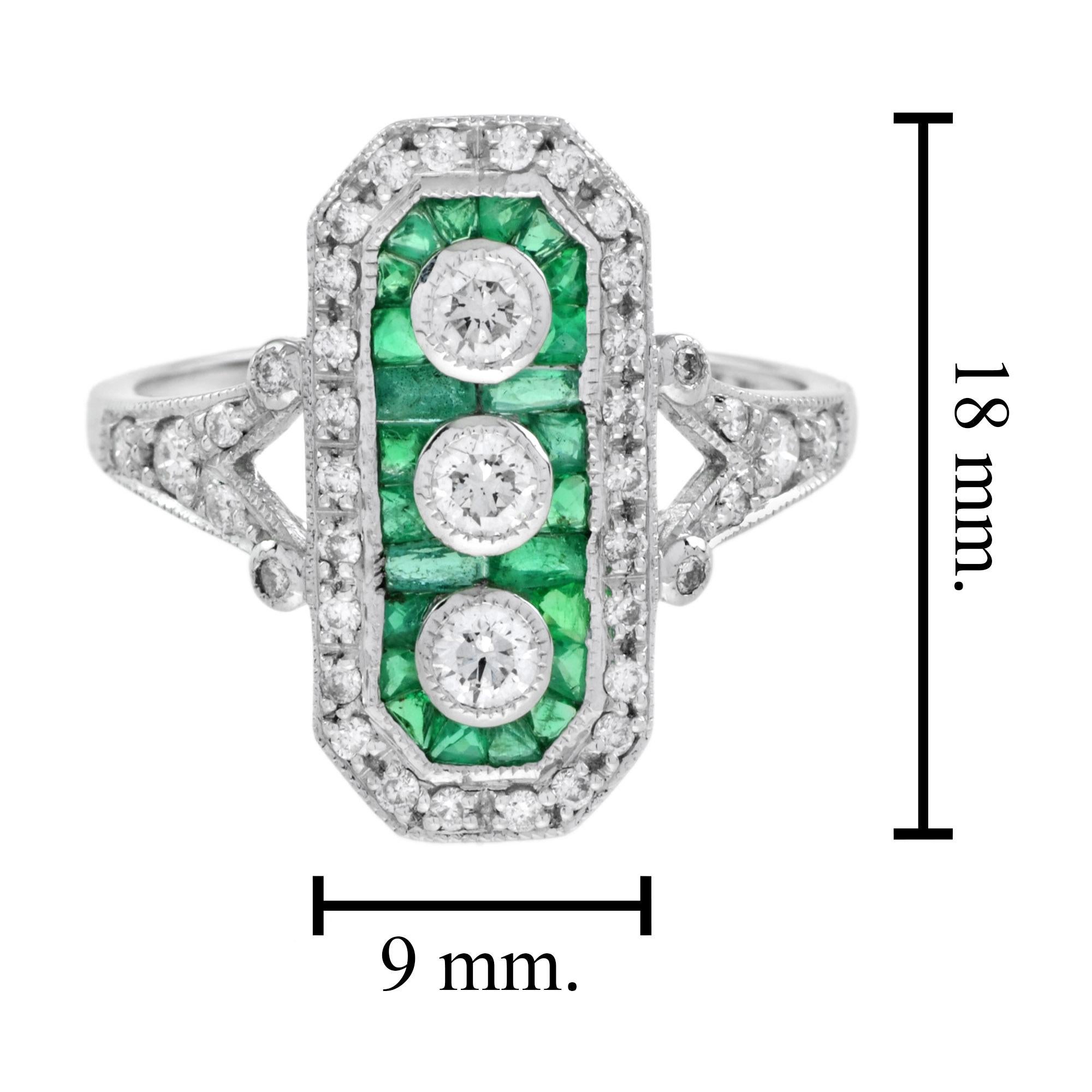 Bague bouclier en or blanc à trois pierres, diamants et émeraudes vertes, style Art Déco en vente 2