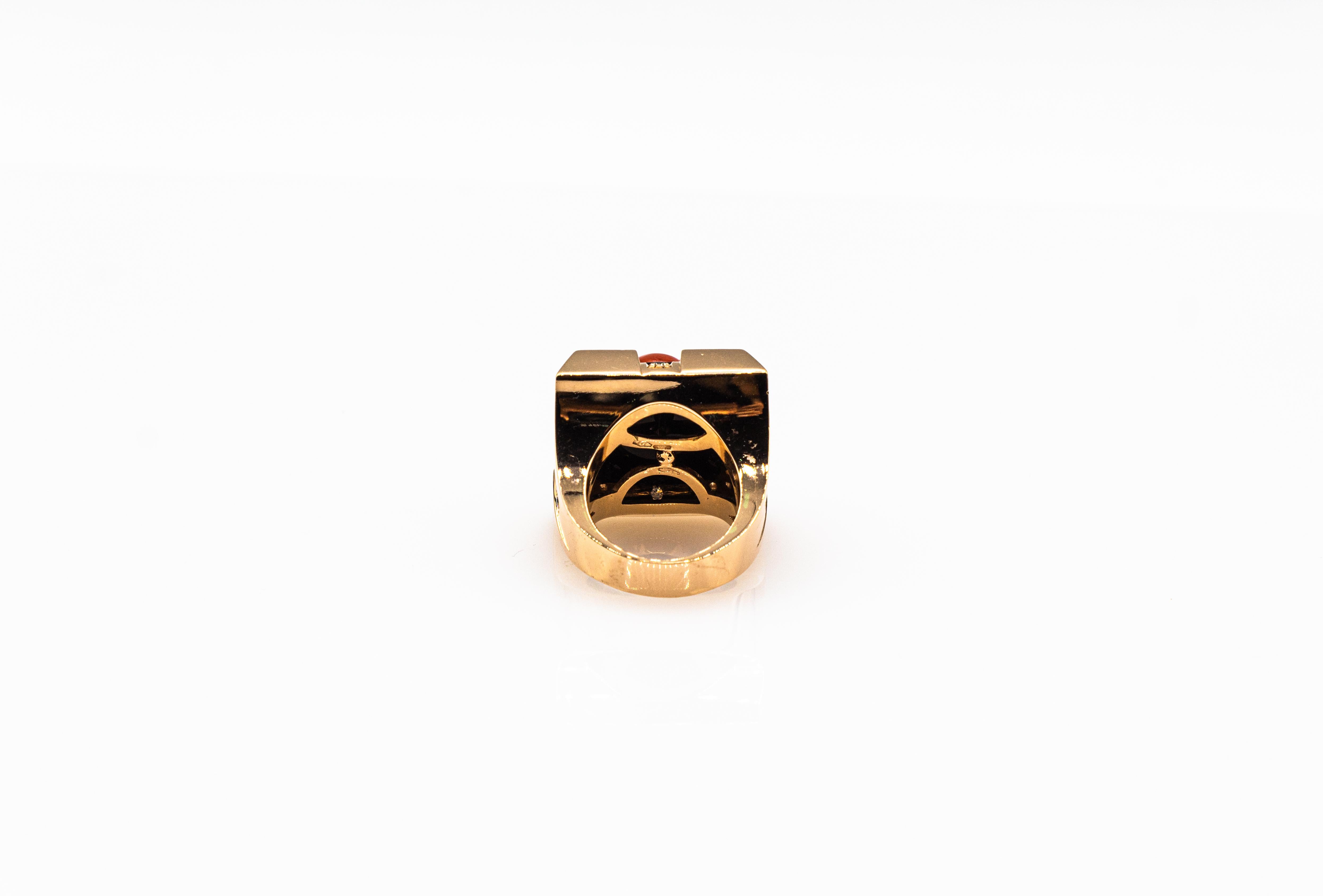 Bague cocktail de style Art déco en or jaune avec diamants, corail rouge méditerranéen et onyx en vente 9