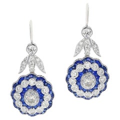 Boucles d'oreilles de style Art déco en or blanc 18 carats avec diamants et saphirs de taille vieille Europe