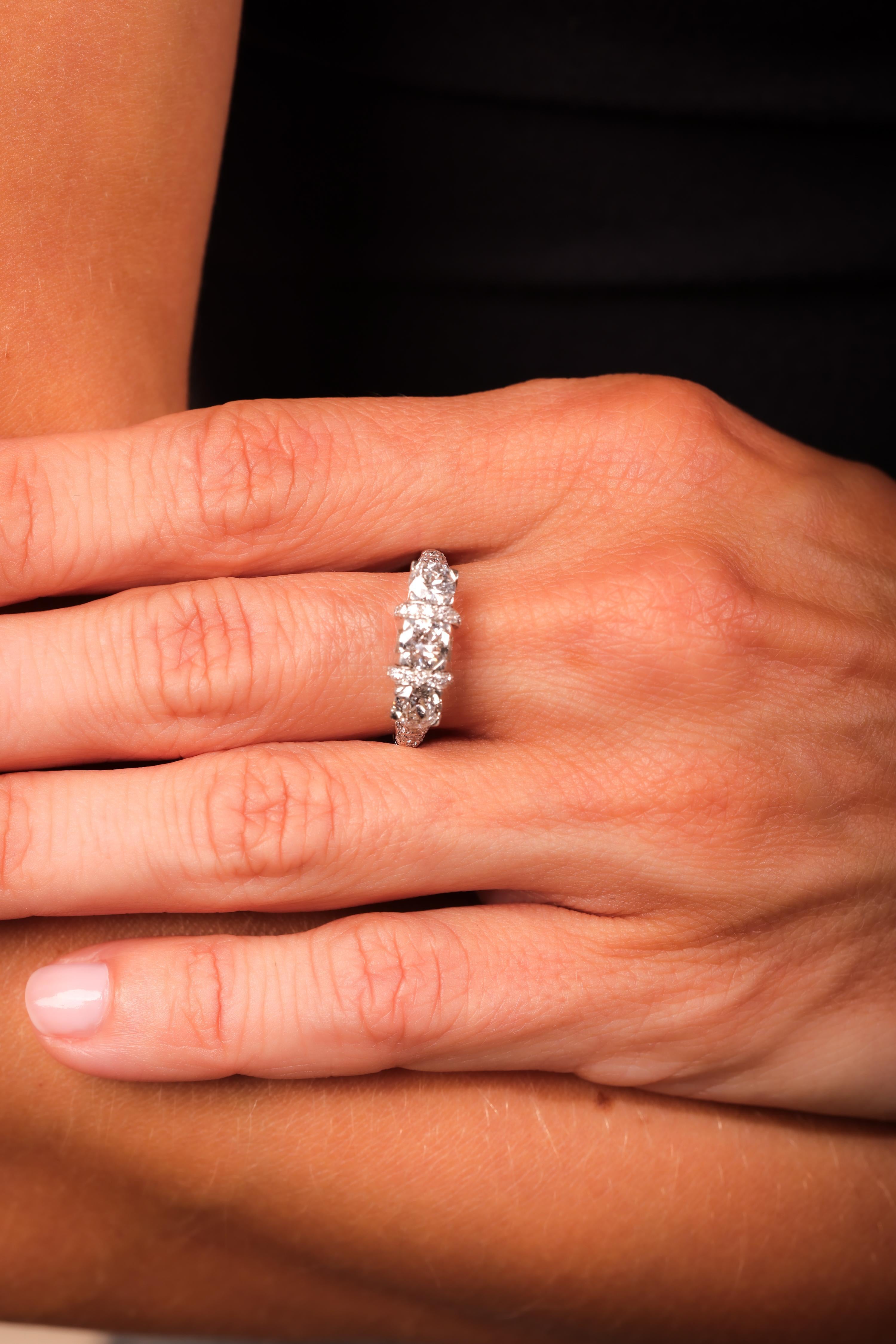 Art Deco Style Diamond Platinum Three Stone Ring In Excellent Condition For Sale In Beverly Hills, CA