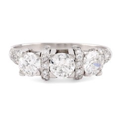 Diamant-Platin-Ring mit drei Steinen im Art-déco-Stil