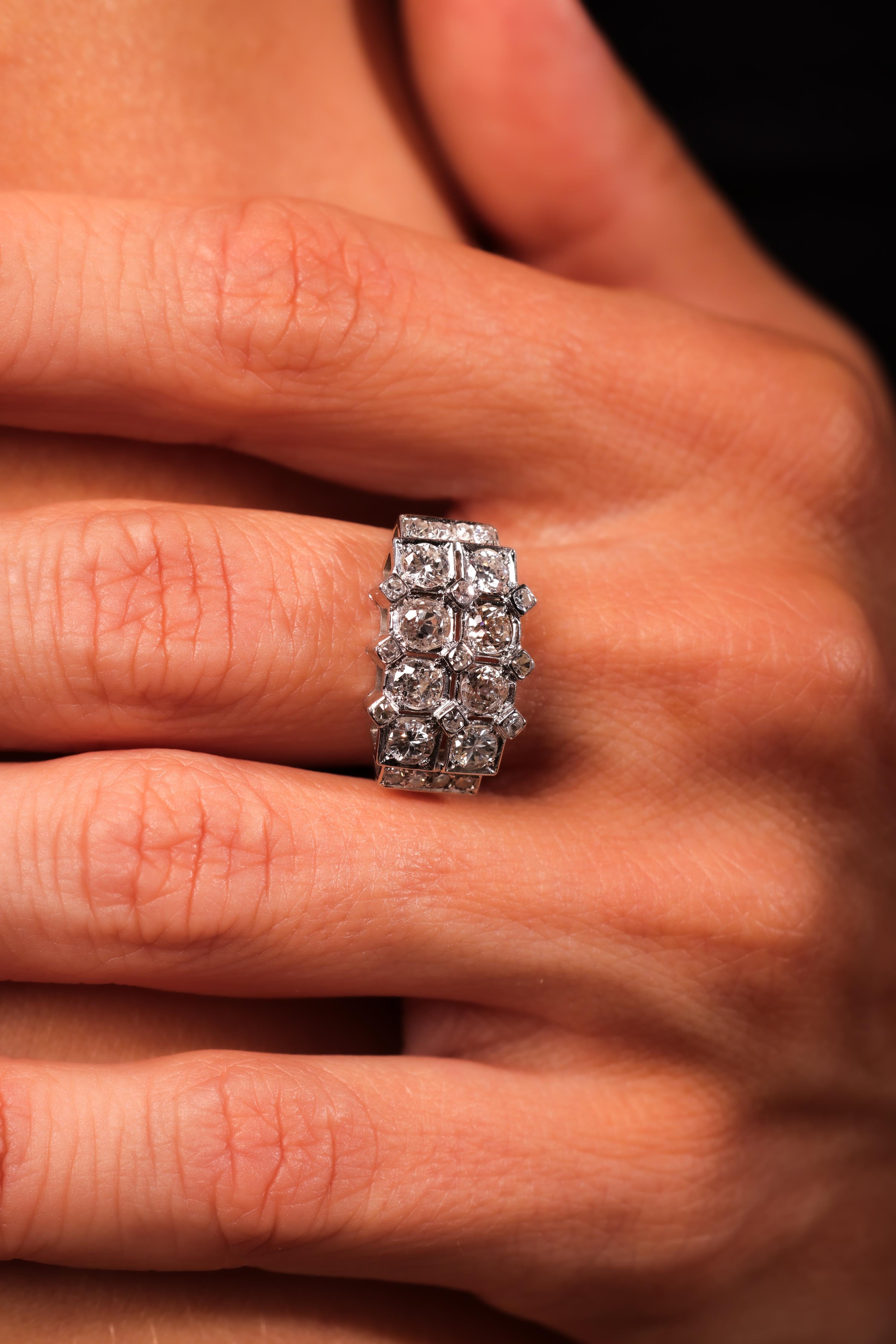 Anillo de Dos Hileras de Platino con Diamantes Estilo Art Déco Corte redondo en venta