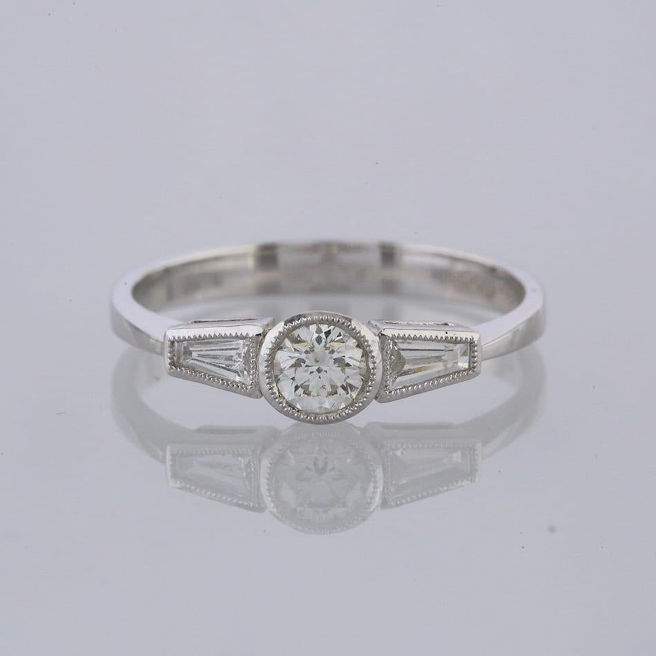 Art Deco Style Diamond Ring In Good Condition In London, GB
