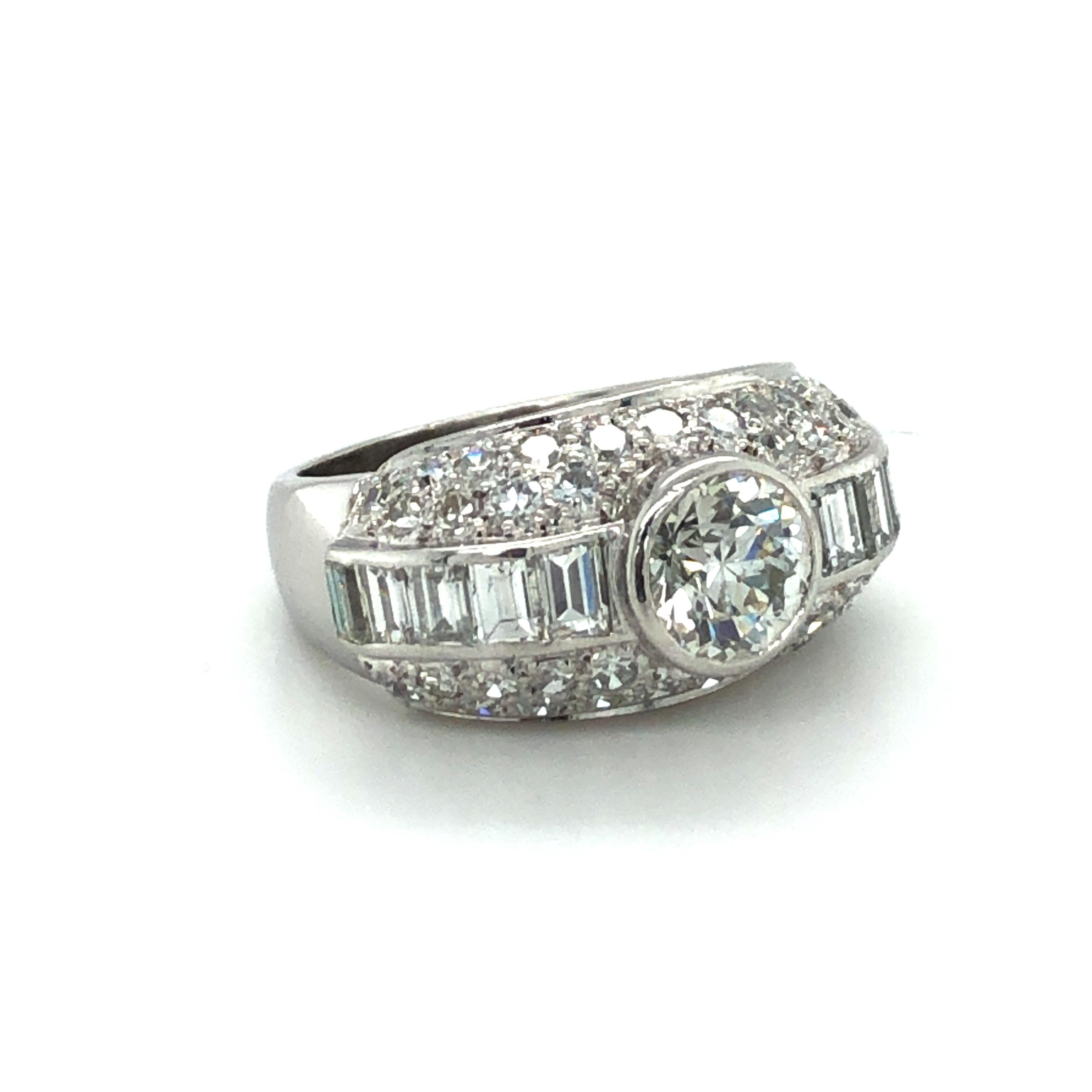 This beautiful Art Deco style ring in platinum 950 is set with a dazzling Old European cut diamond of approximately 1.05 carats with G/H colour and si2 clarity. Due to its high crown and small table facet, this diamond shows an extraordinary fire.