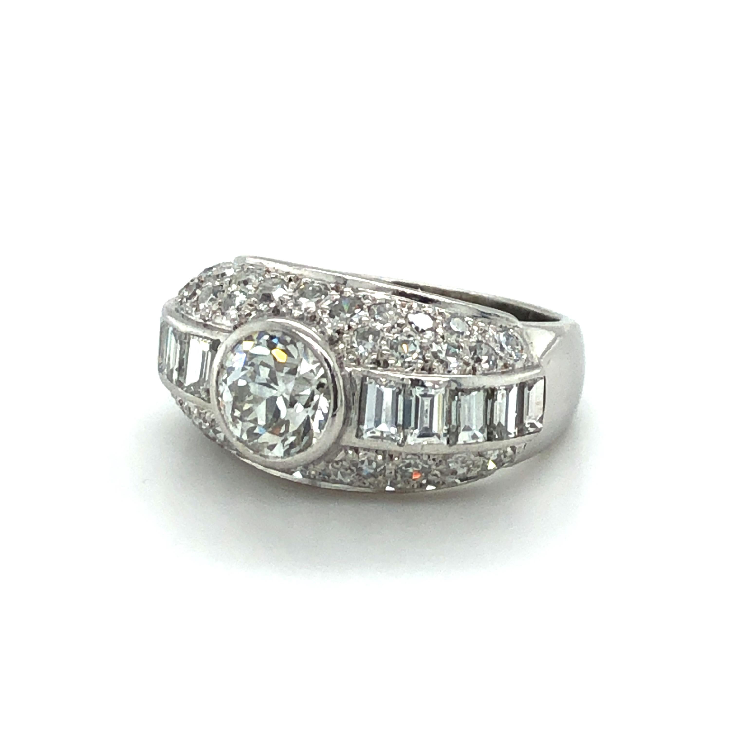 Art Deco Style Diamond Ring in Platinum 950 In Good Condition In Lucerne, CH