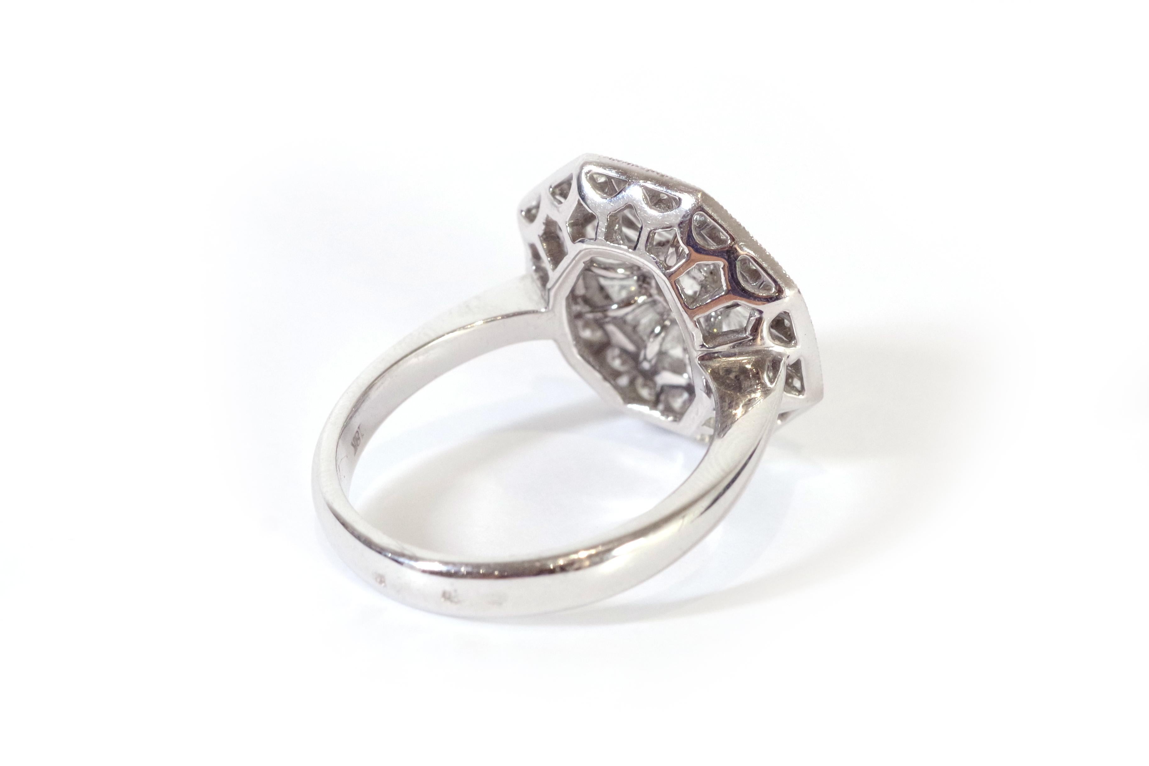 Diamantring im Art-déco-Stil aus Weißgold mit 18 Karat Diamanten (Art déco) im Angebot