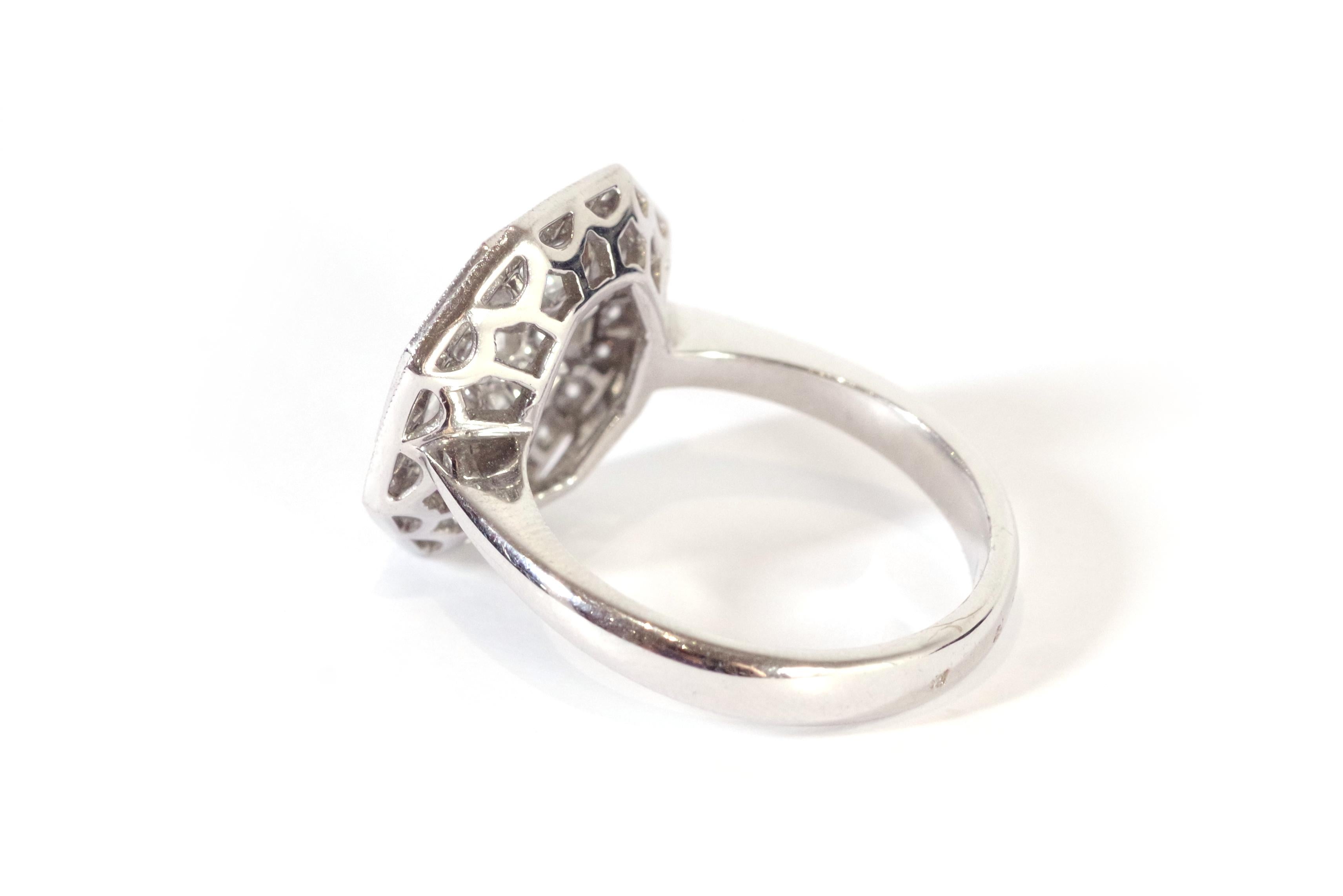 Diamantring im Art-déco-Stil aus Weißgold mit 18 Karat Diamanten (Brillantschliff) im Angebot