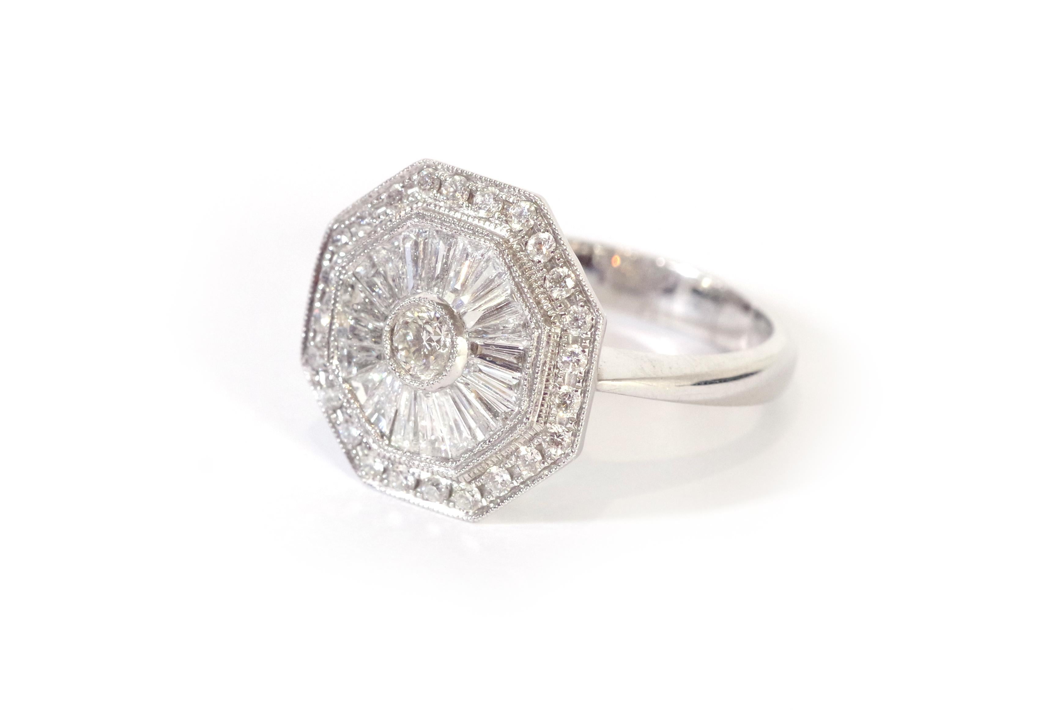 Diamantring im Art-déco-Stil aus Weißgold mit 18 Karat Diamanten im Zustand „Relativ gut“ im Angebot in PARIS, FR