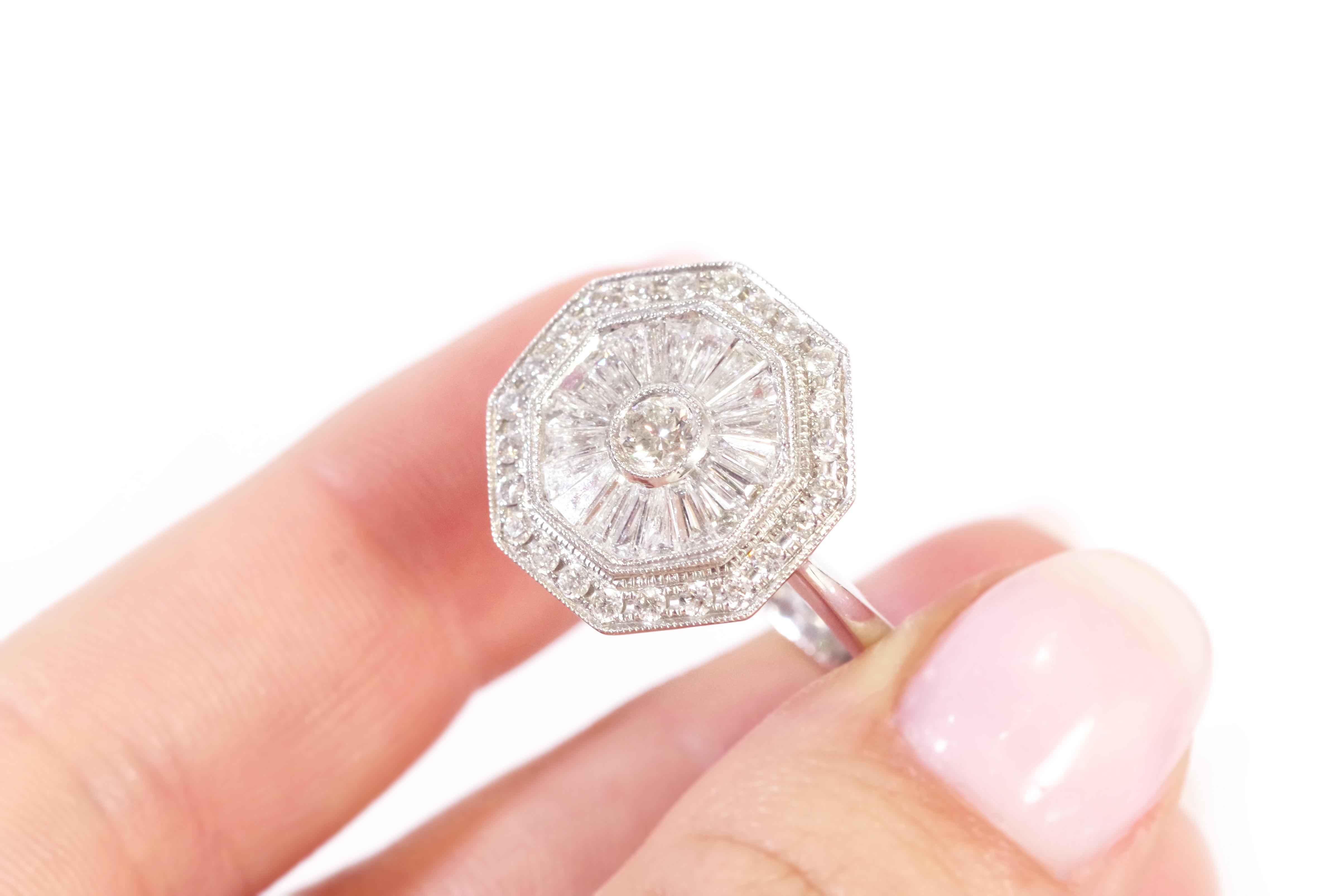 Diamantring im Art-déco-Stil aus Weißgold mit 18 Karat Diamanten Damen im Angebot