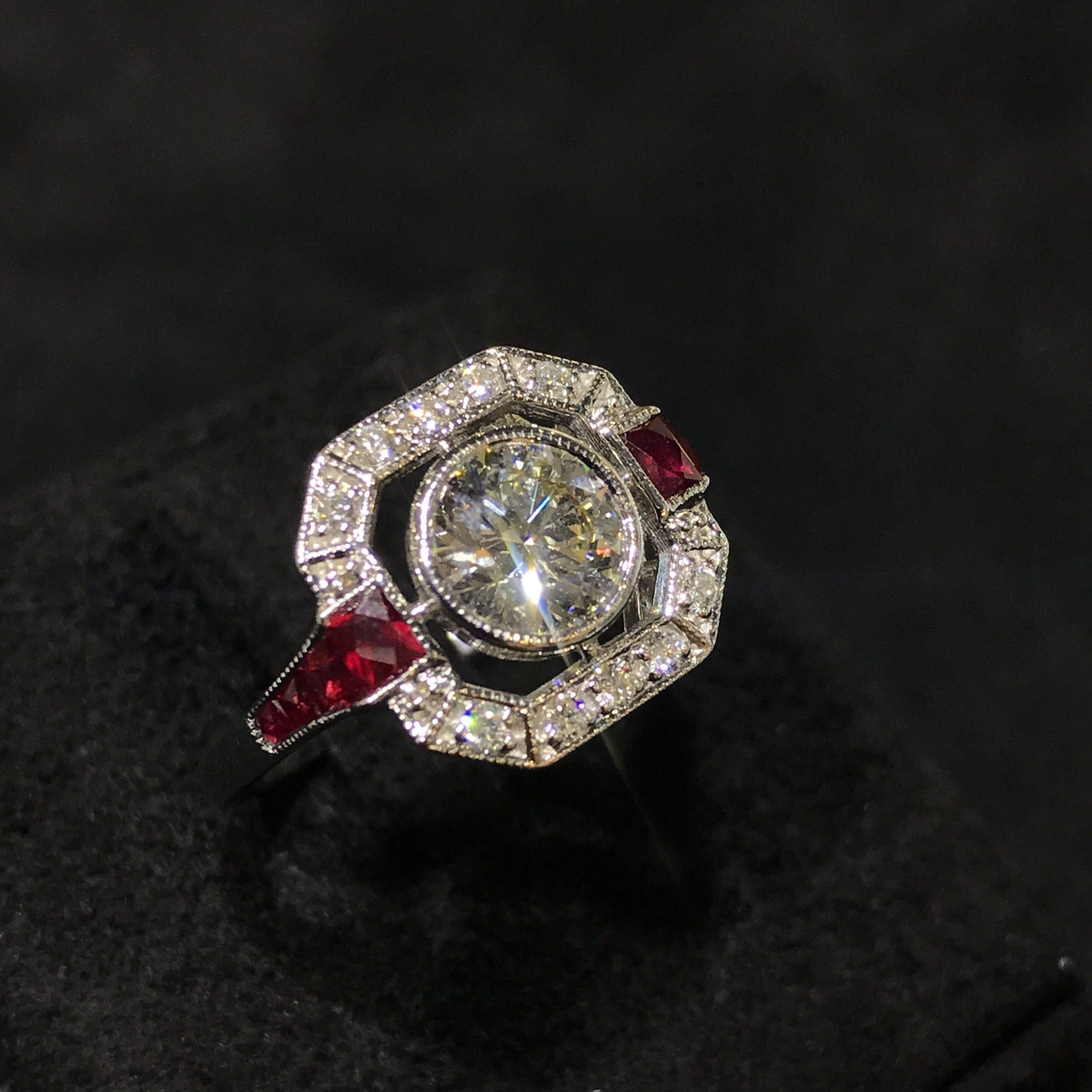 De las mujeres Art Deco Style Diamond & Ruby Engagement Halo Set 18K White Gold Ring en venta