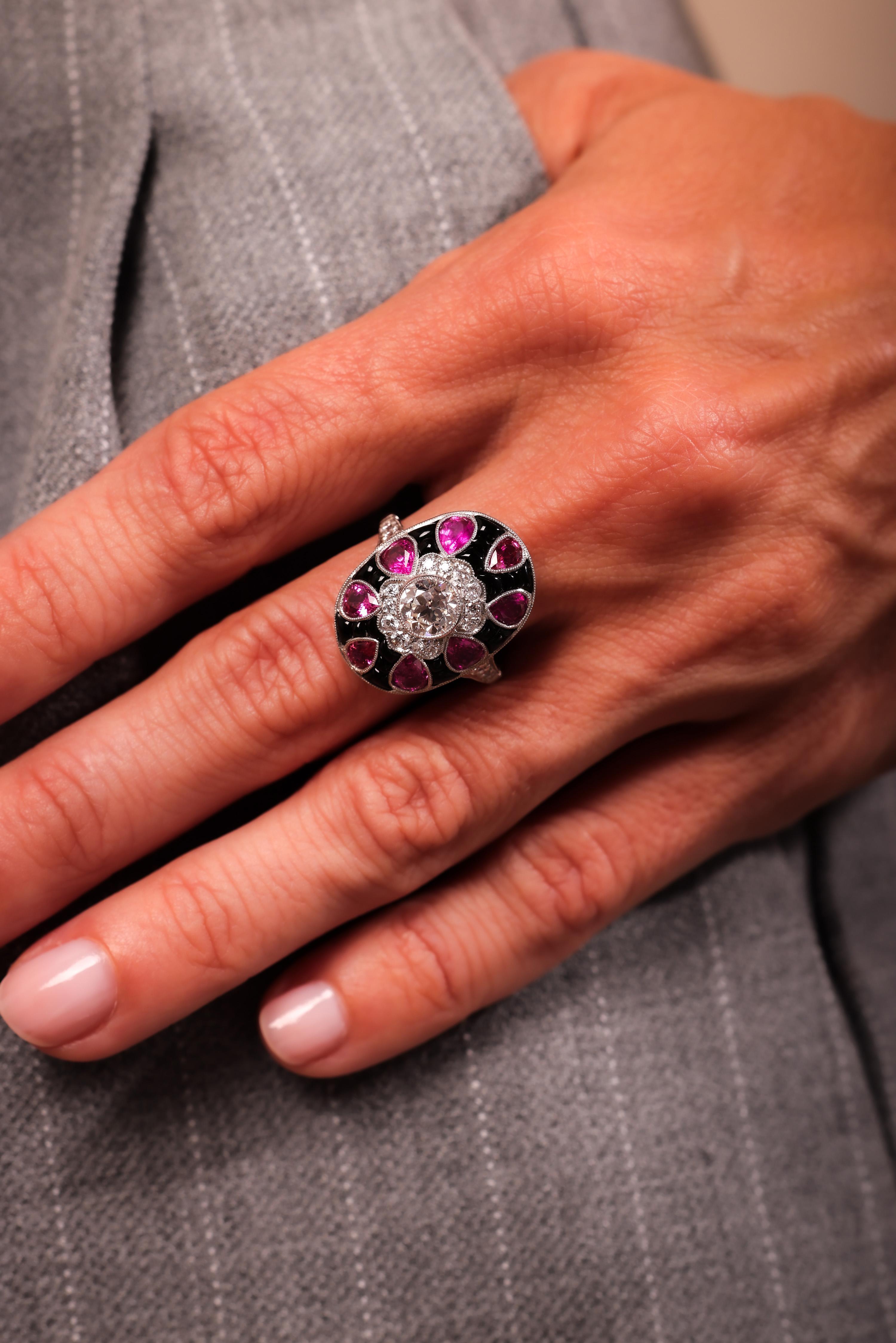 Anillo de Platino Estilo Art Déco Diamante Rubí Ónice Corte europeo antiguo