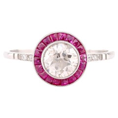 Bague cible de style Art déco en platine, diamants et rubis