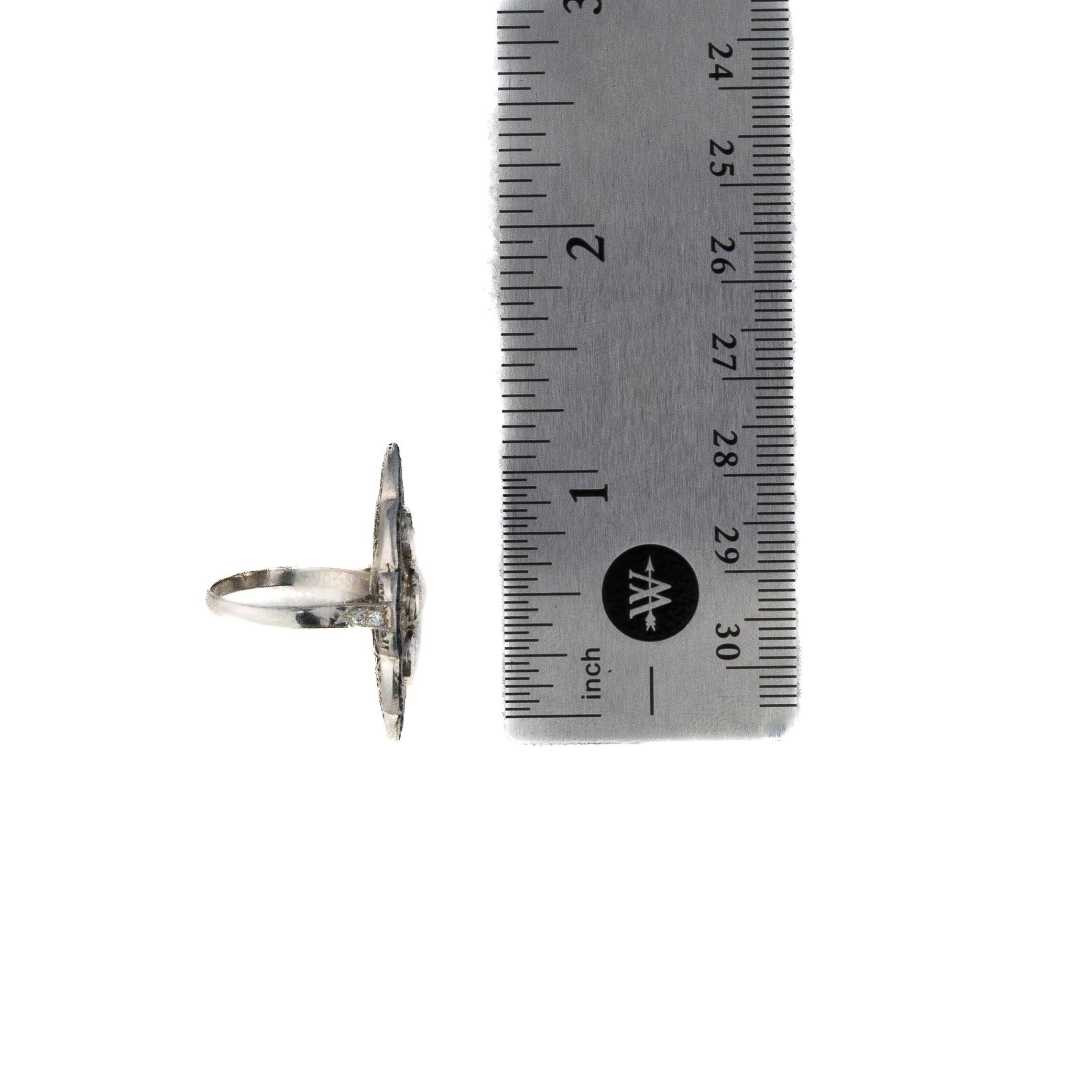 Bague de style Art déco avec diamant et saphir en forme de navette Excellent état - En vente à New York, NY