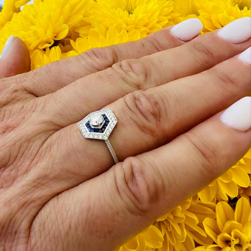 Ring im Art-déco-Stil mit Diamanten und Saphiren Damen im Angebot