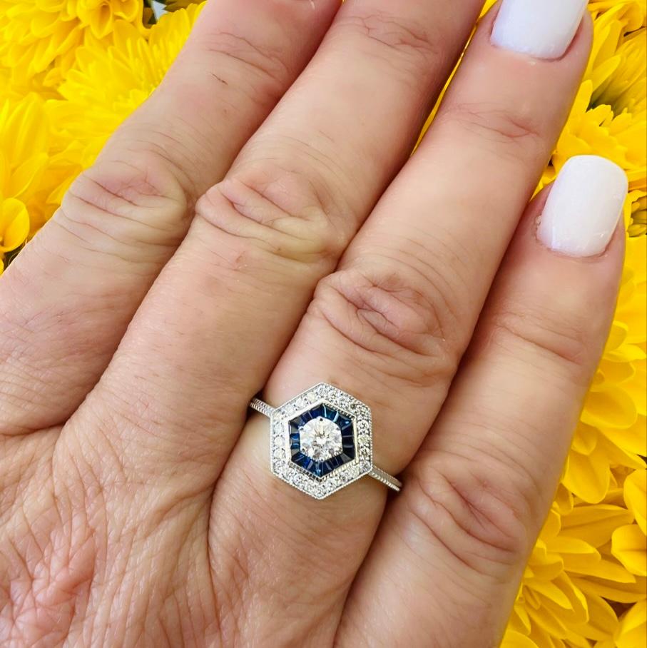 Ring im Art-déco-Stil mit Diamanten und Saphiren im Angebot 1