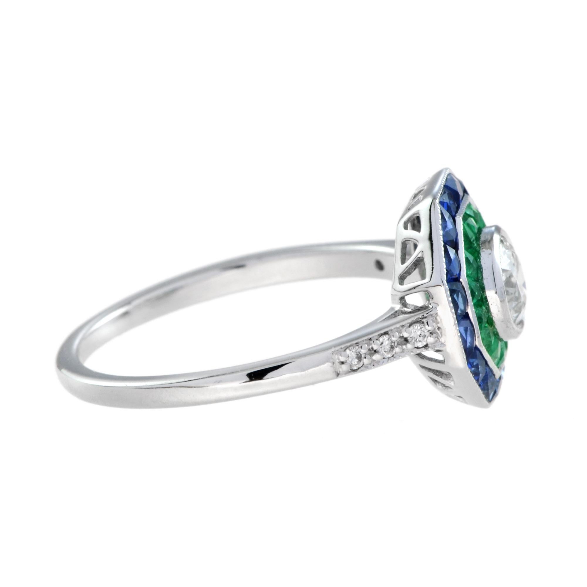 Art déco Bague en or blanc de style Art Deco avec diamant, saphir bleu et émeraude verte en halo en vente