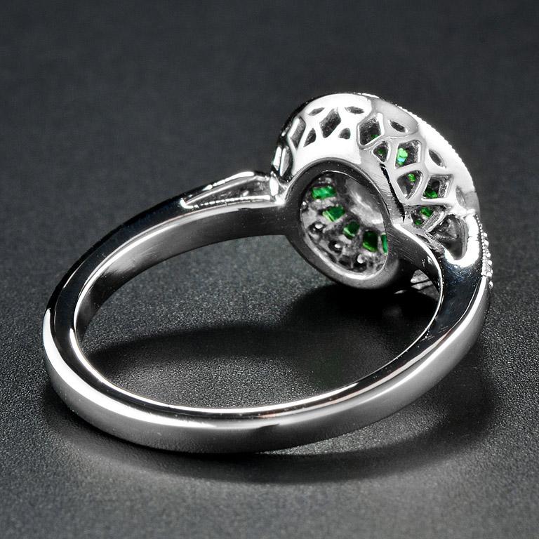 Verlobungsring aus Platin950 mit Diamant im Art-déco-Stil und Smaragd-Doppel Halo Damen im Angebot