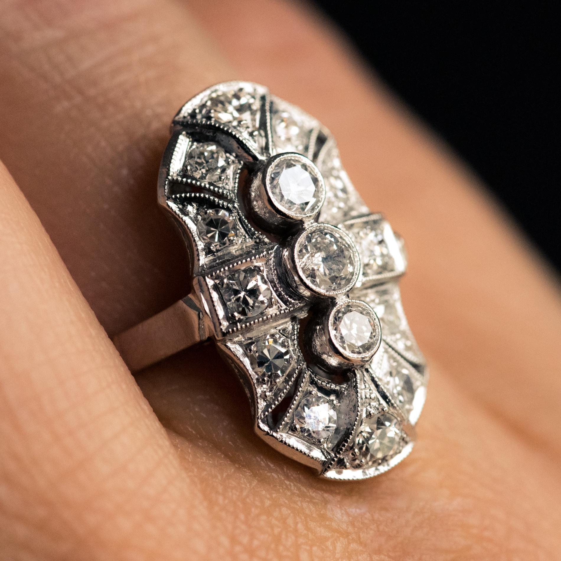 Art Deco Stil Diamanten 18 Karat Weißgold Ring im Angebot 8