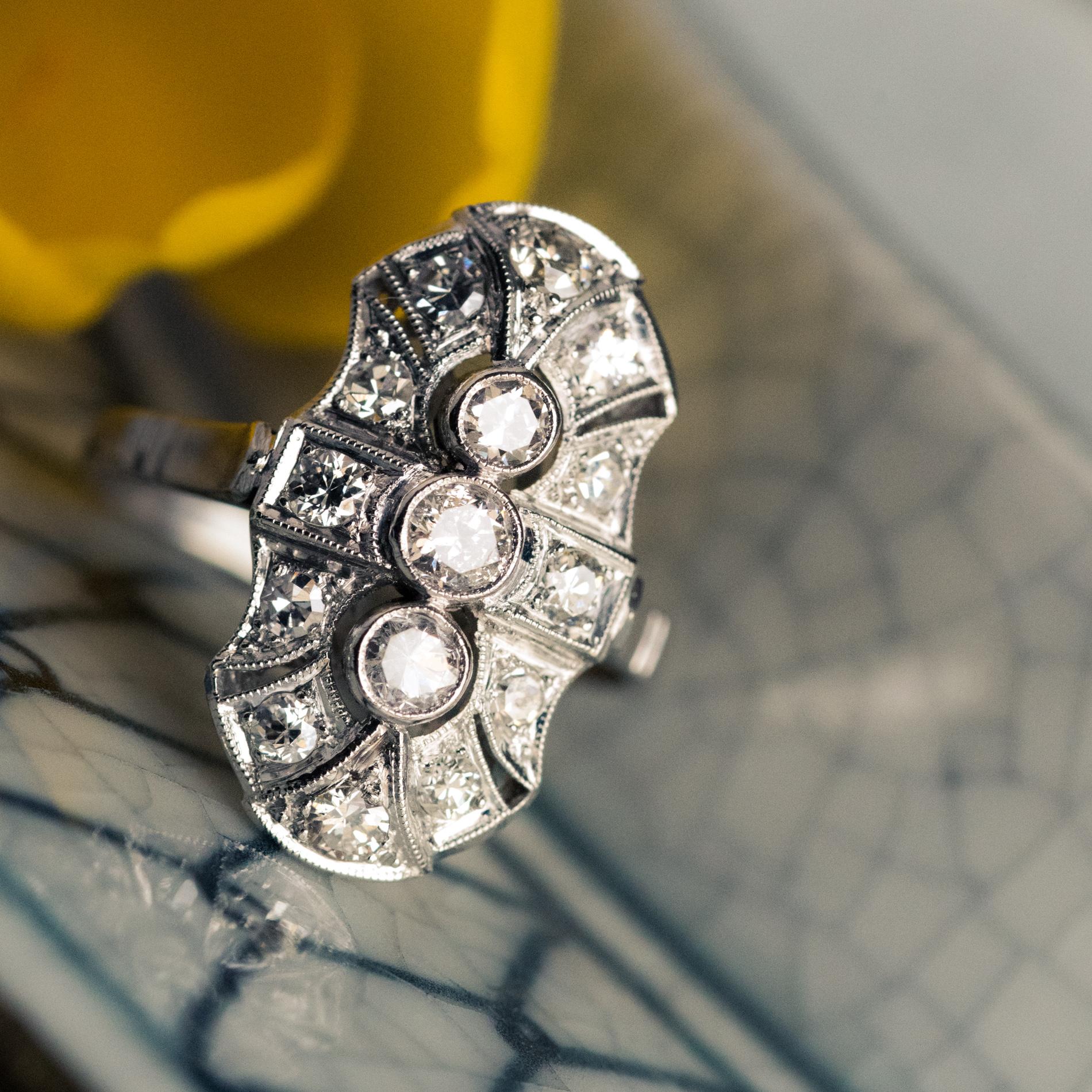 Art Deco Stil Diamanten 18 Karat Weißgold Ring im Angebot 9