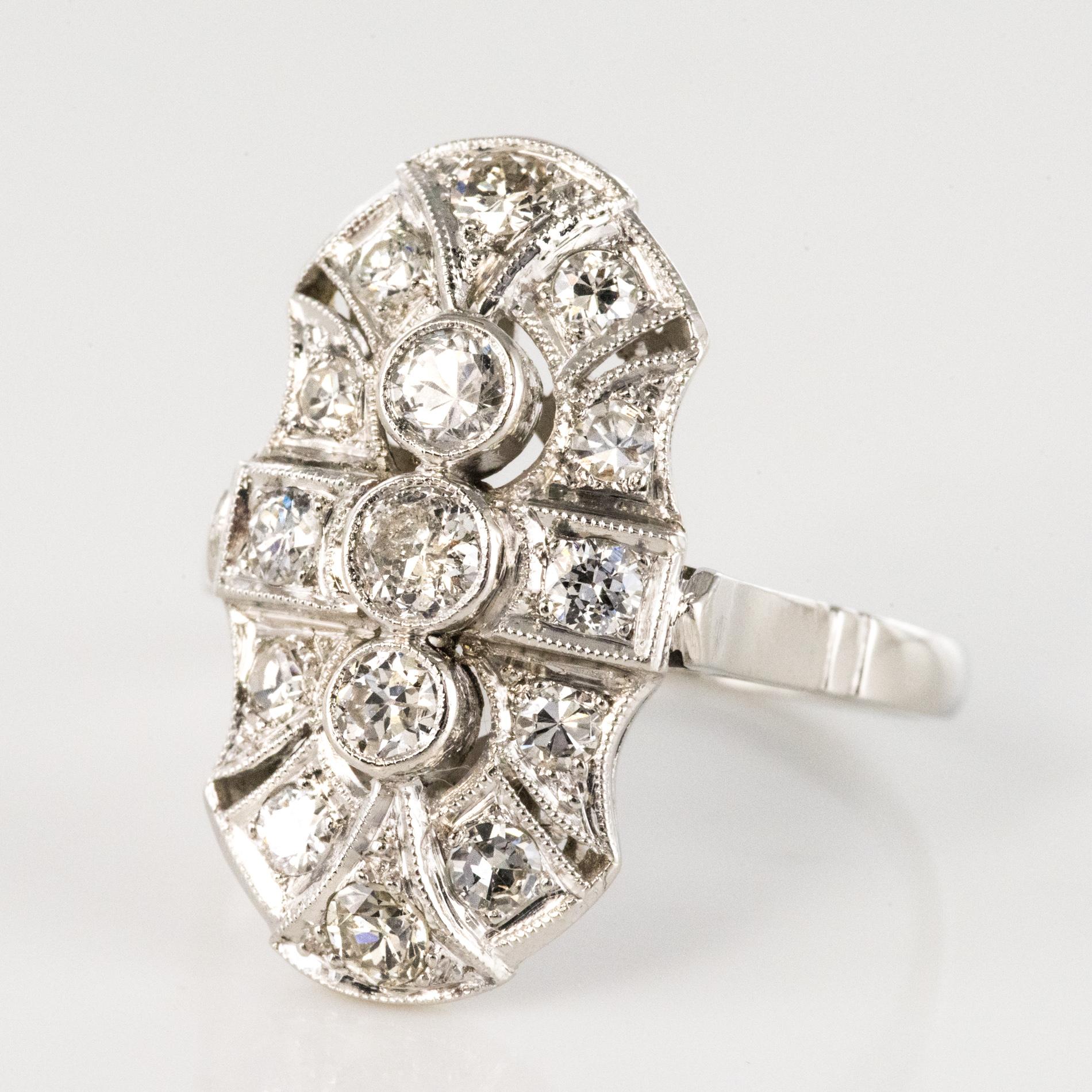 Art Deco Stil Diamanten 18 Karat Weißgold Ring (Art déco) im Angebot
