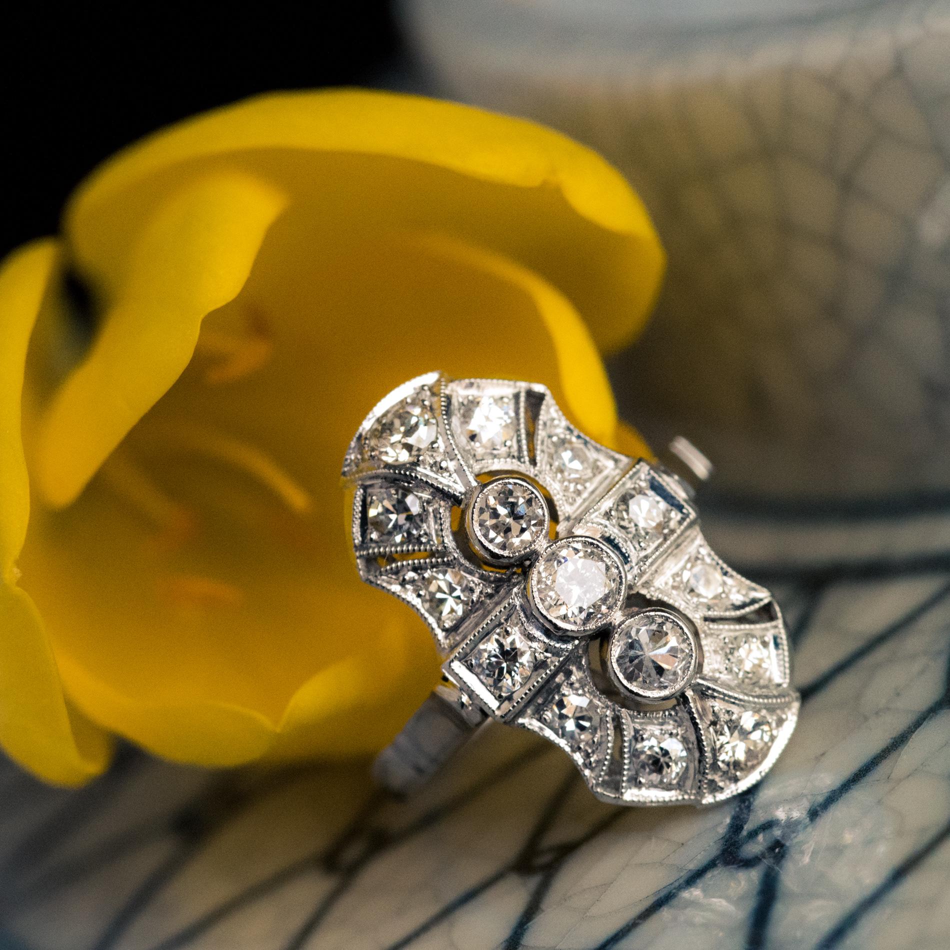 Art Deco Stil Diamanten 18 Karat Weißgold Ring Damen im Angebot