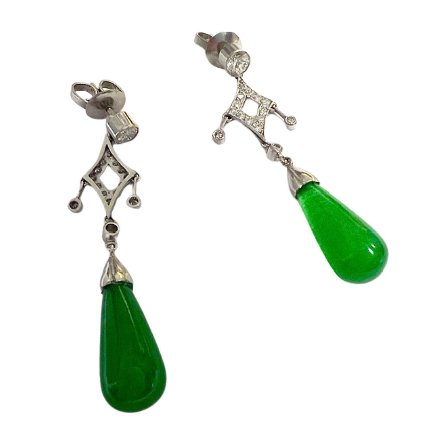 Art Deco Style Diamonds and Jadeites Long Platinum Earrings In Good Condition For Sale In MADRID, ES