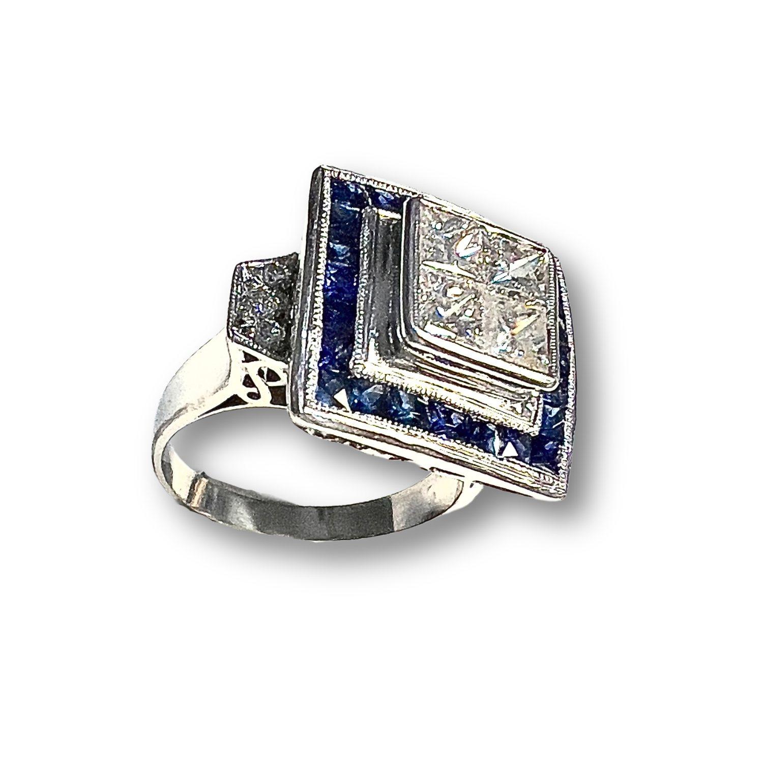 Brilliant Cut Art Deco Style Diamonds and Sapphires Platinum and white Gold Ring For Sale