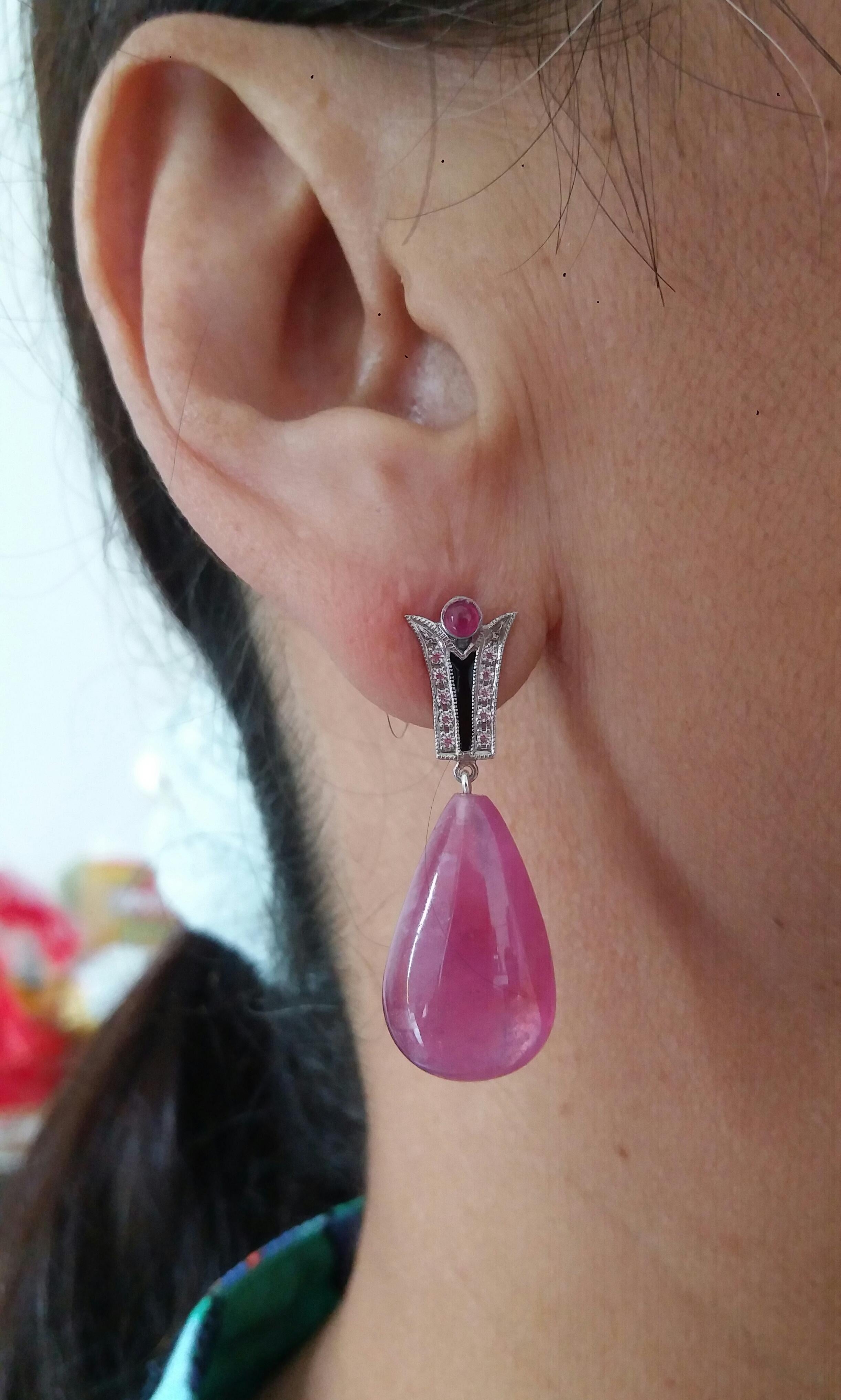 Orecchini a goccia di rubino a forma di pera in stile Art Deco con diamanti e smalto nero da 40 carati in vendita 7