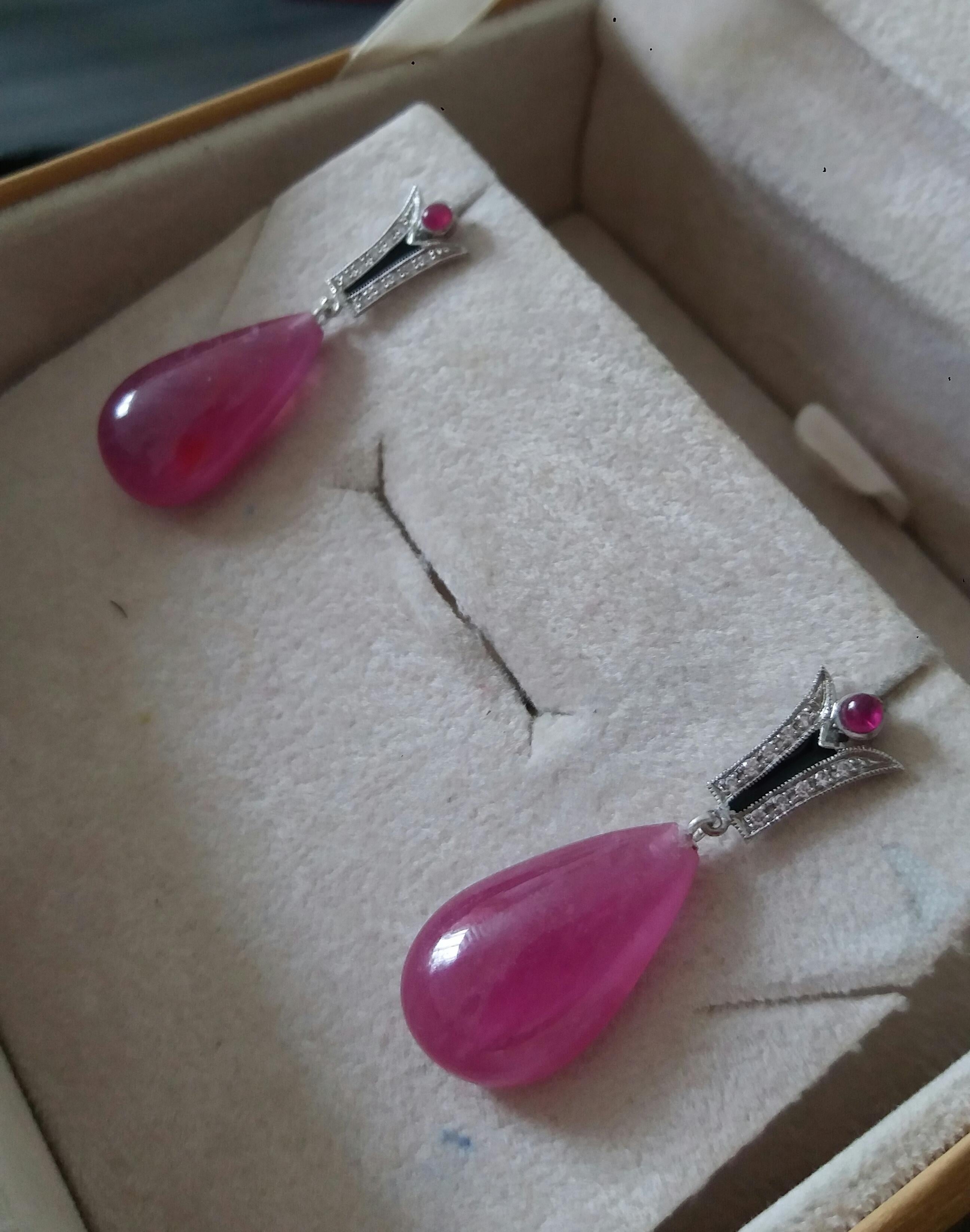 Orecchini a goccia di rubino a forma di pera in stile Art Deco con diamanti e smalto nero da 40 carati in vendita 2