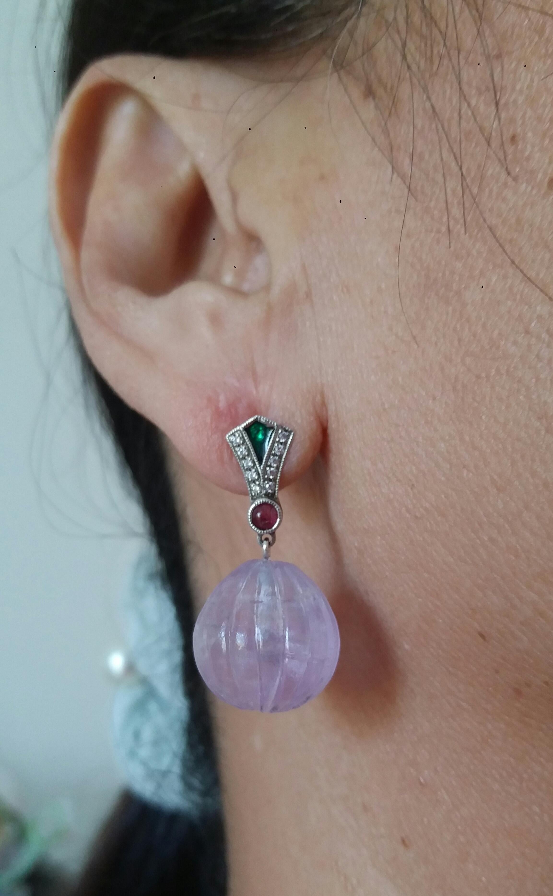 Boucles d'oreilles pendantes de style Art déco en or, diamants, émail vert, rubis et améthyste sculptées en vente 9
