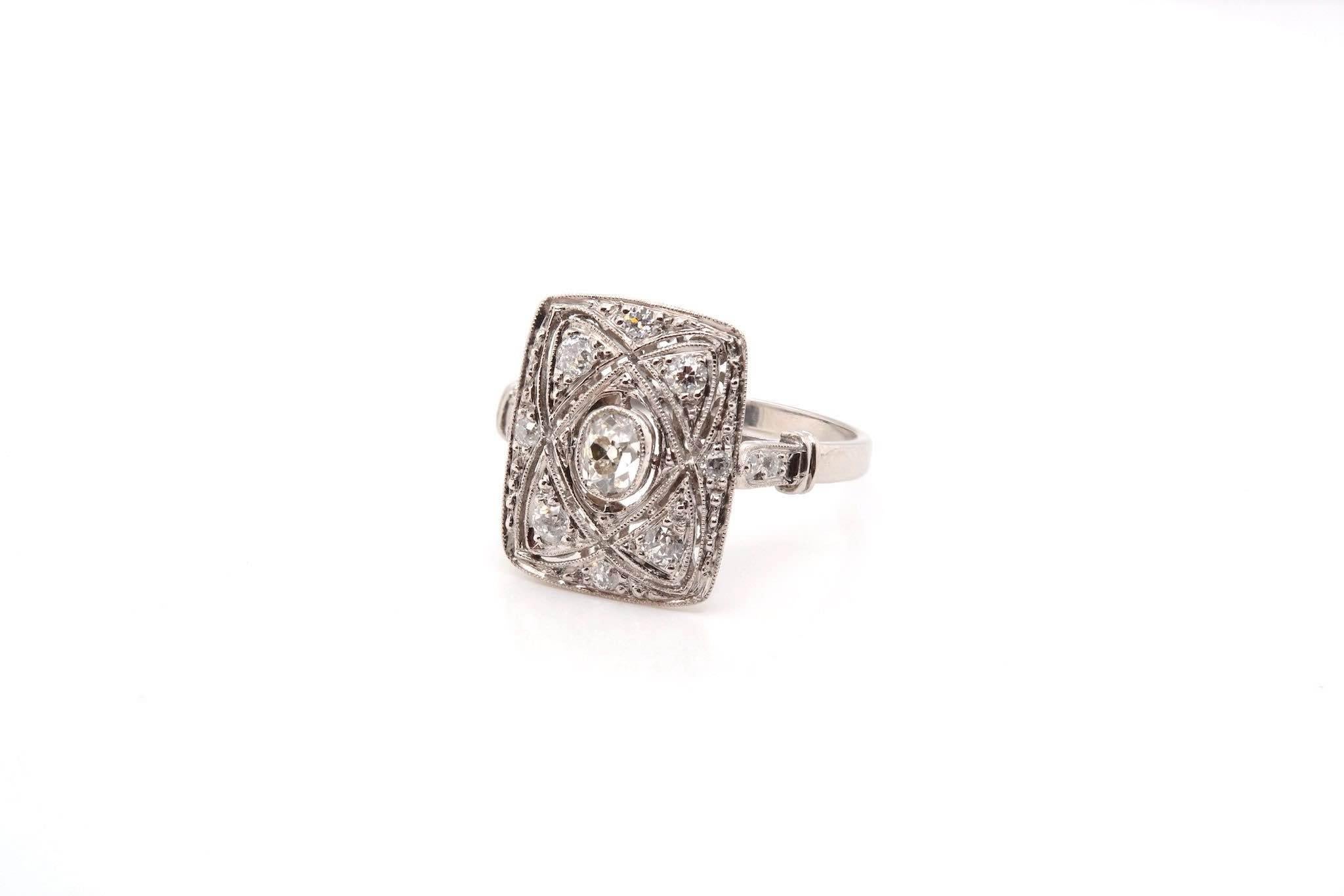 Oval Cut Art deco style diamonds ring in platinum For Sale