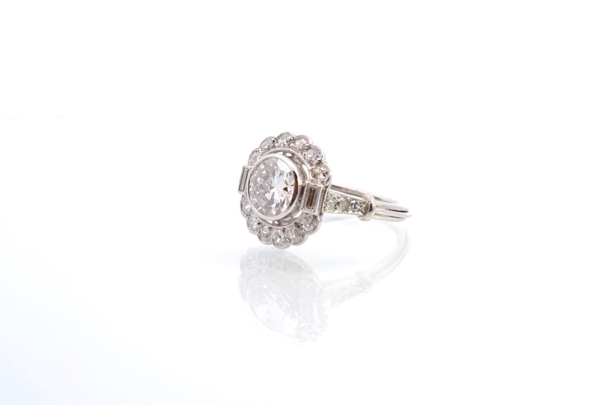Art Deco style diamonds ring in platinum In Good Condition For Sale In PARIS, FR