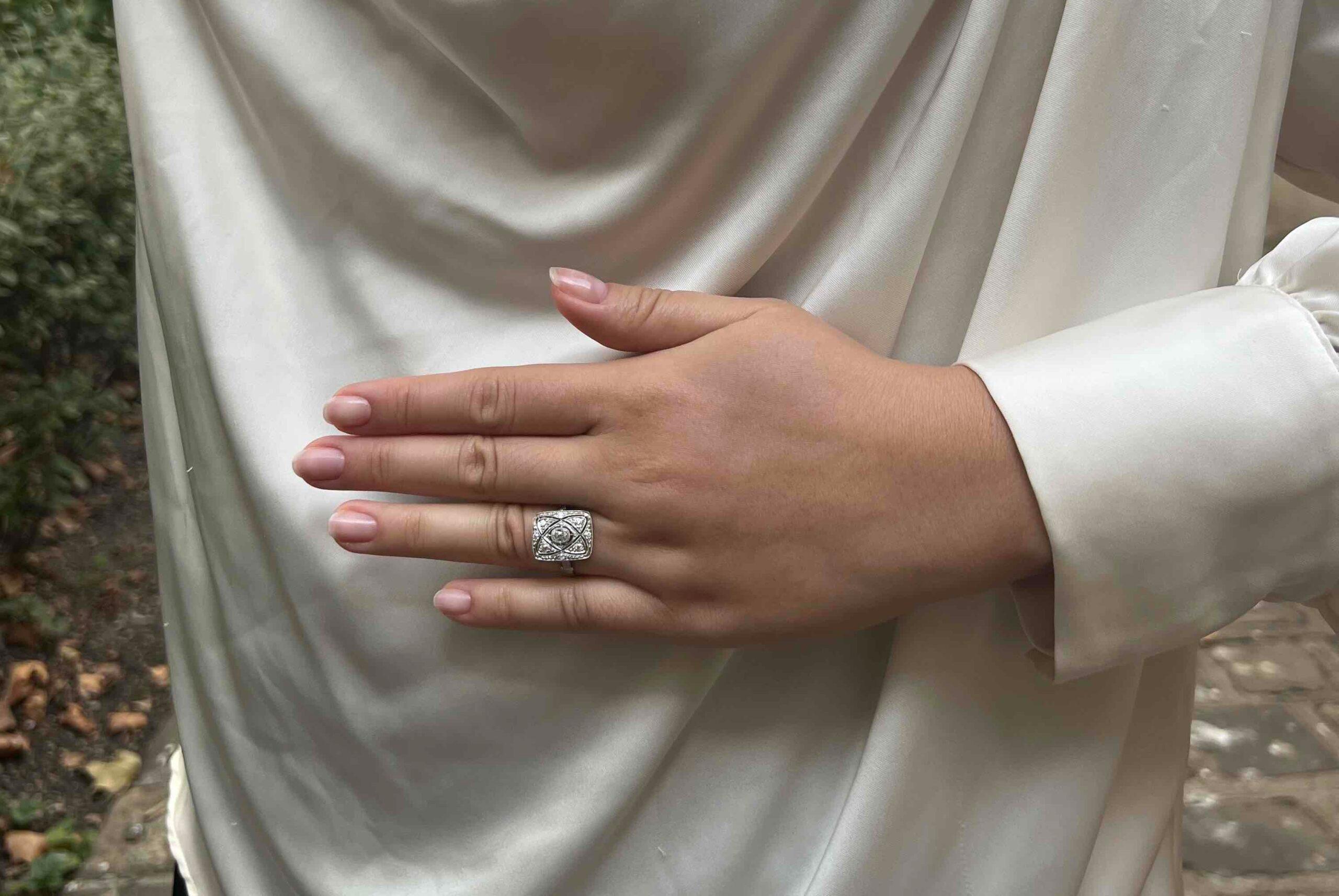 Women's or Men's Art deco style diamonds ring in platinum For Sale