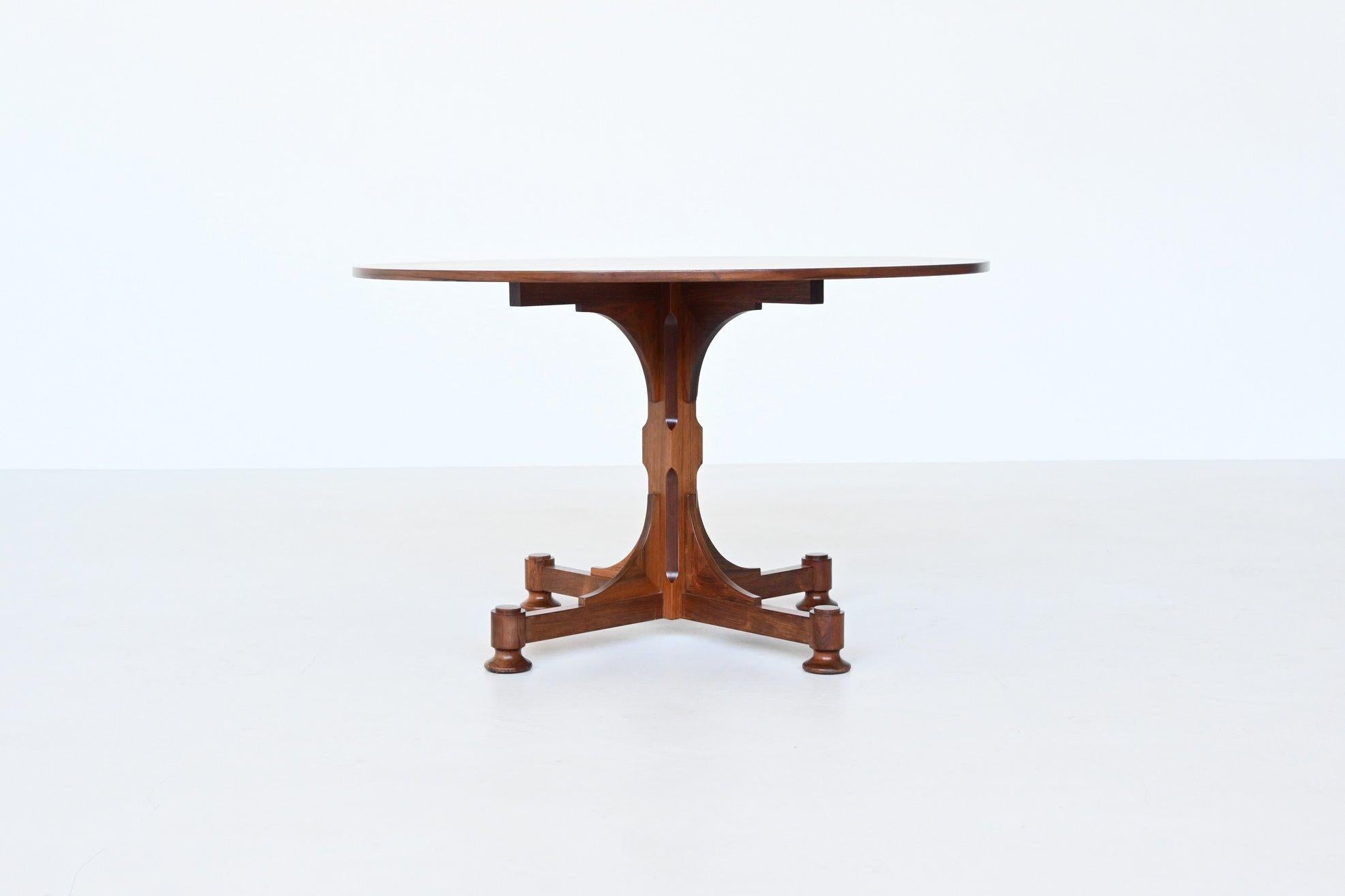 Amazing Art Deco style dining table by unknown designer or manufacturer, Italy 1960. This wonderful unique table featuring a round shaped top which is supported by a sculptural pedestal. The rosewood veneered top shows a beautiful flamed grain to