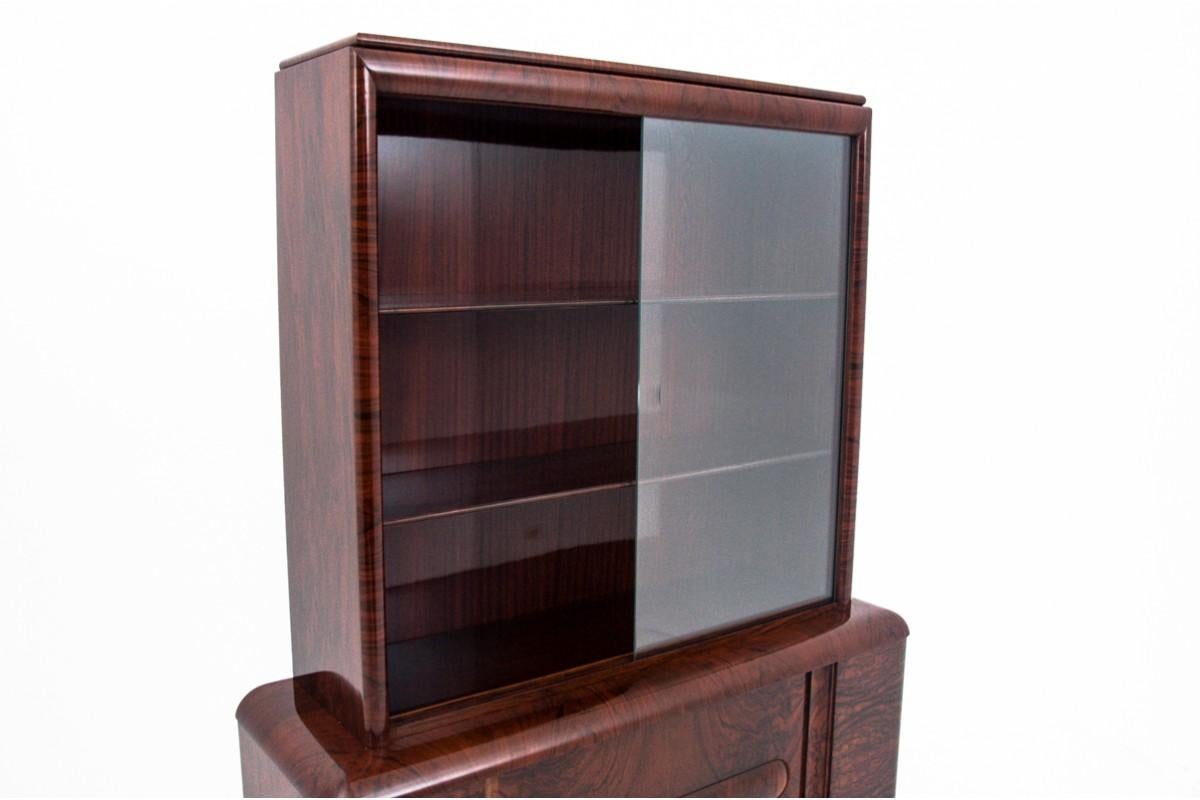 Art Deco style display cabinet, Poland, 1940s. After renovation. In Good Condition For Sale In Chorzów, PL