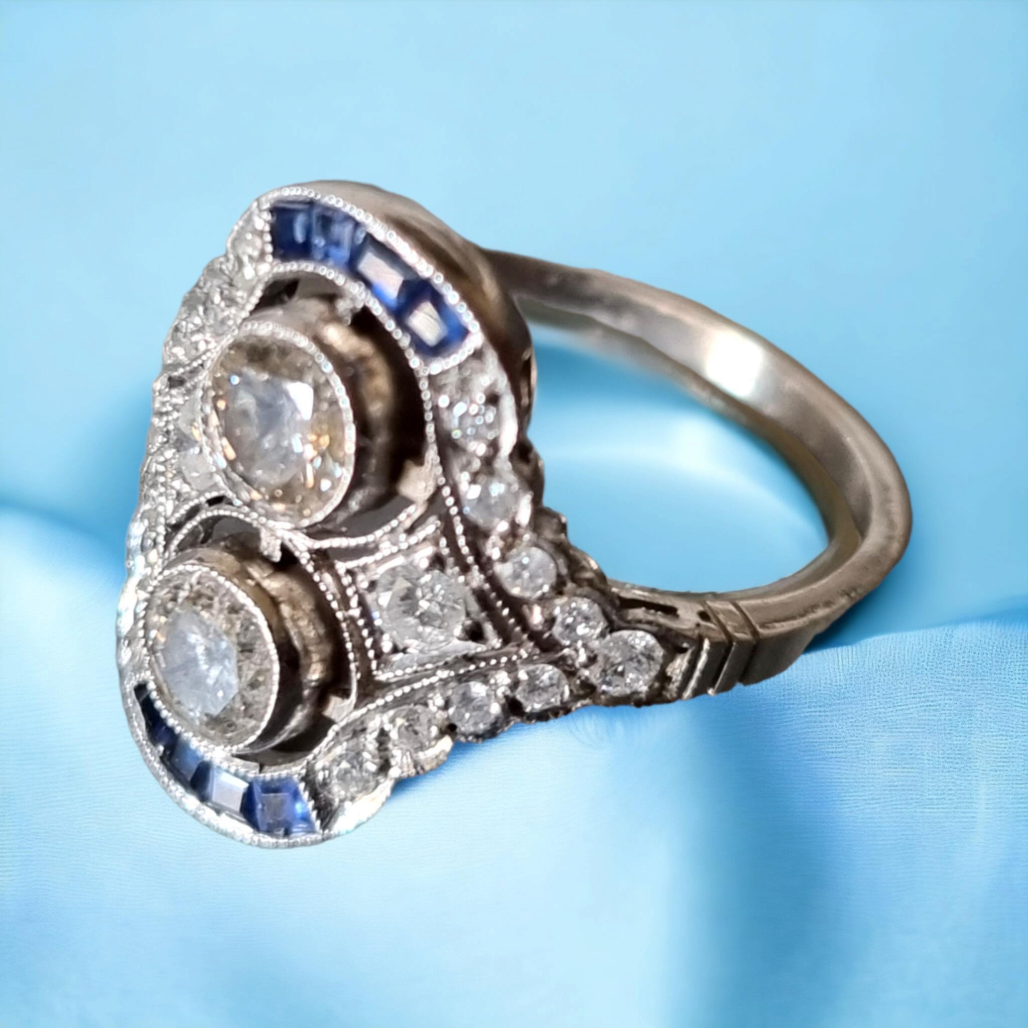 Art-Deco Style Double Diamond and Calibre Sapphire Ring In Good Condition For Sale In OVIEDO, AS