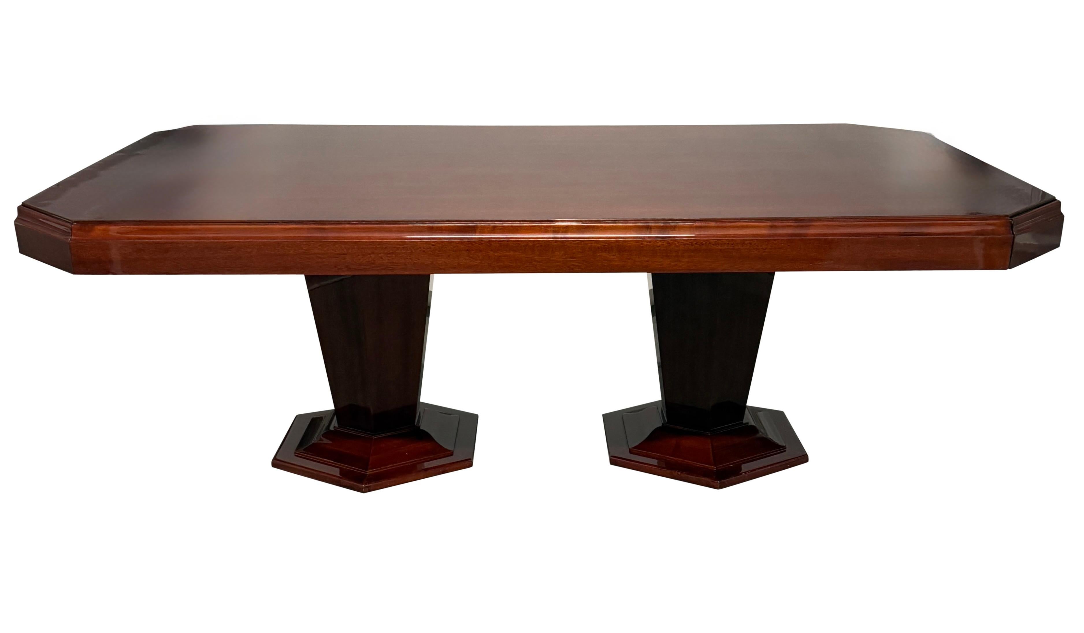 20ième siècle Table de salle à manger à double piédestal de style Art déco en vente