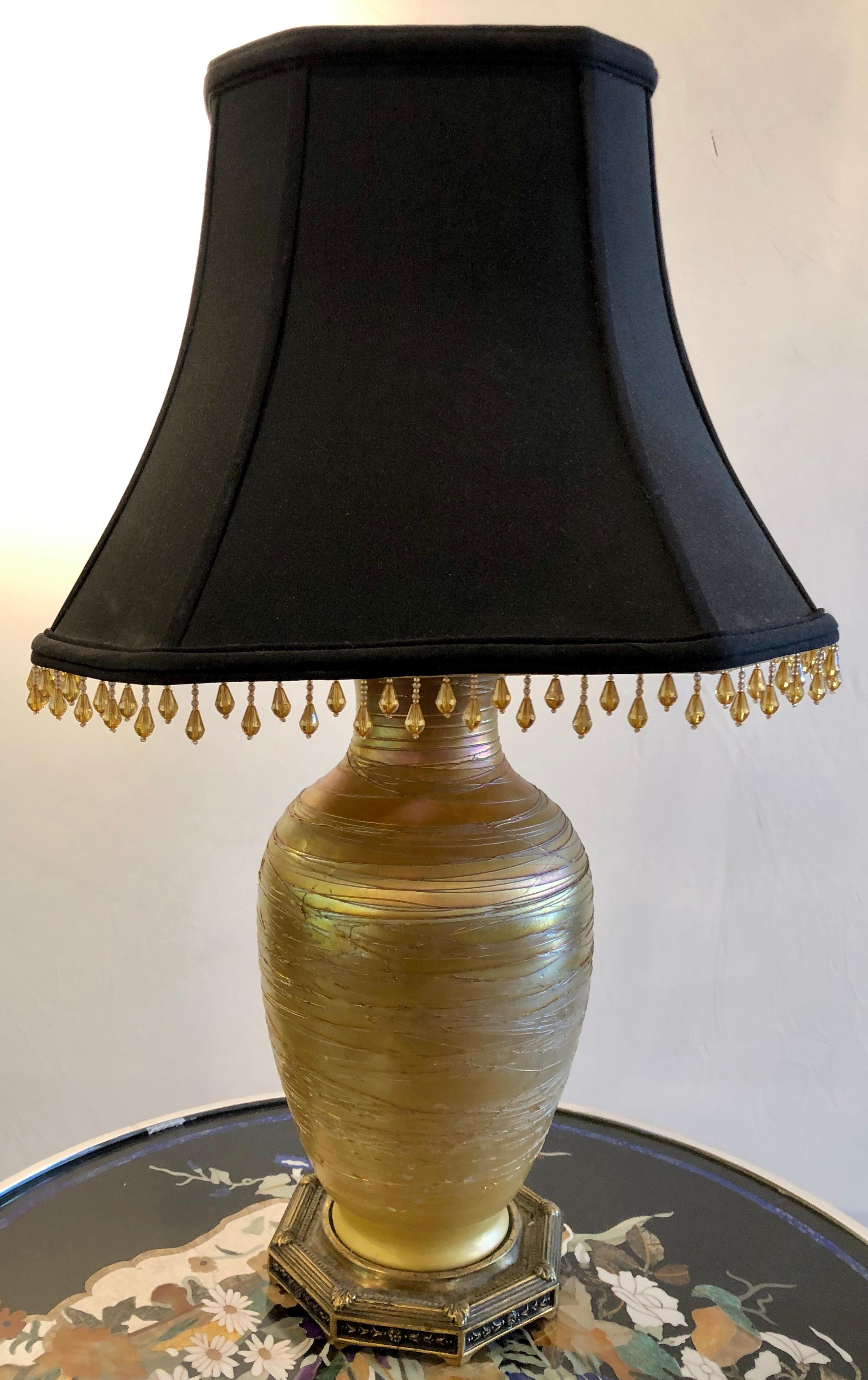 Art Deco style Durand fashion art glass table lamp with custom shade.
ESX.