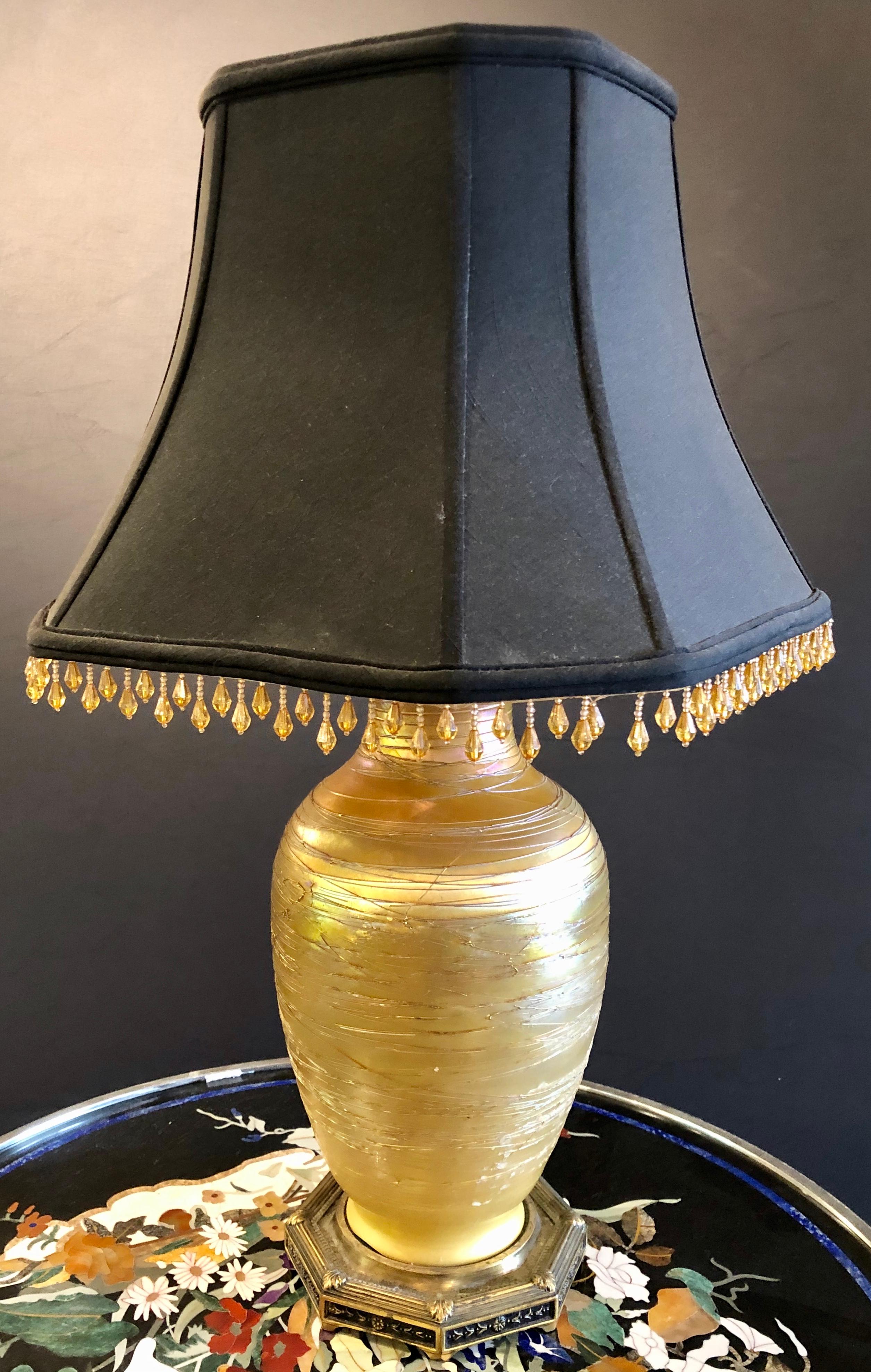 Art déco Lampe de table en verre de style Art Déco Durand Fashion avec abat-jour personnalisé en vente