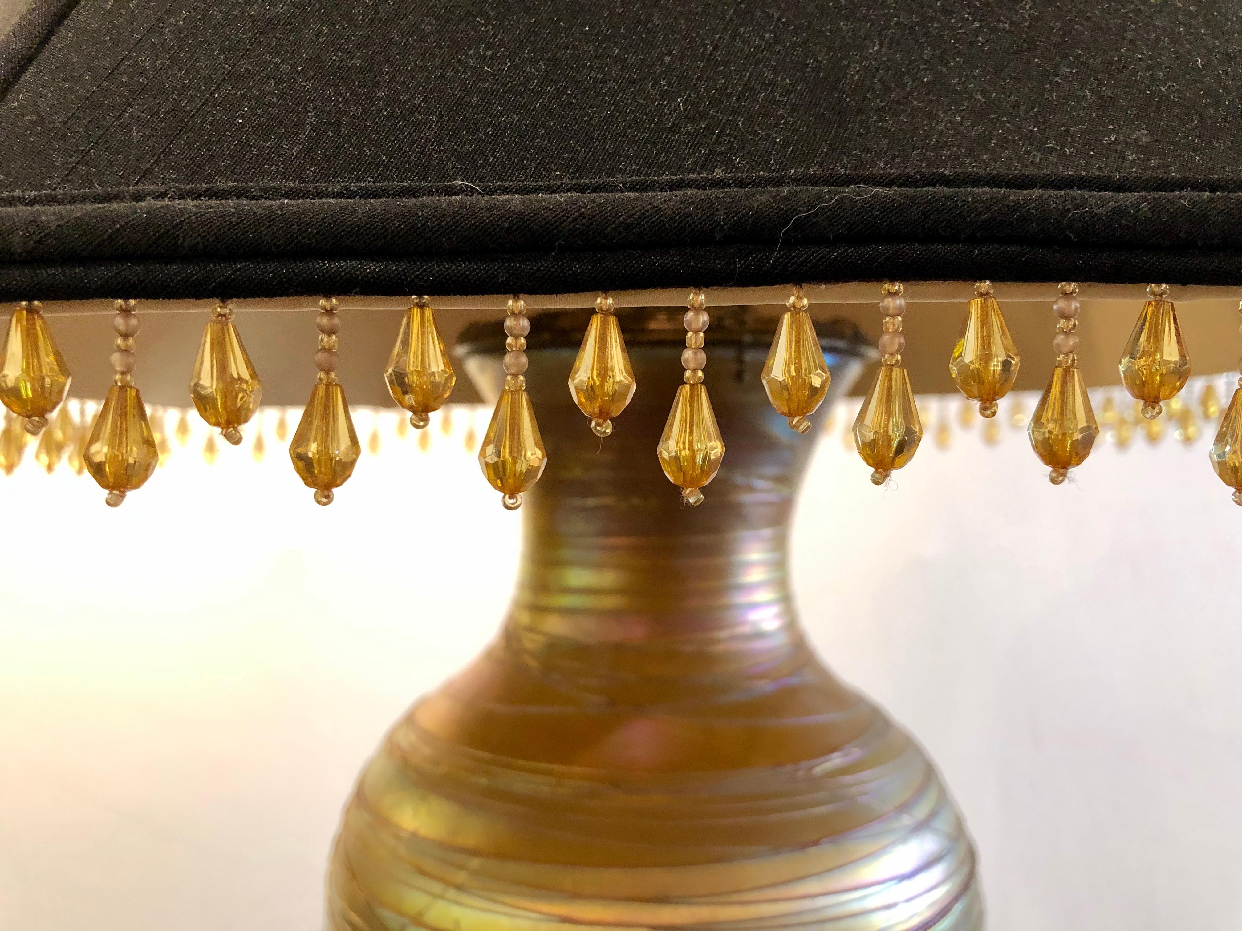 Milieu du XXe siècle Lampe de table en verre de style Art Déco Durand Fashion avec abat-jour personnalisé en vente