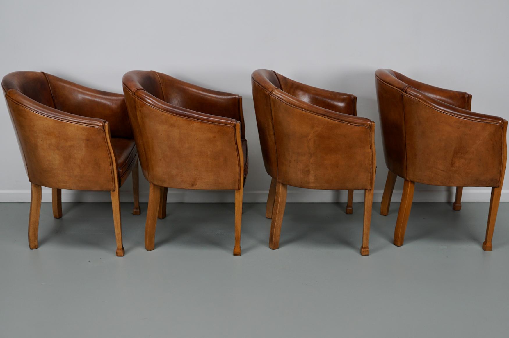 Ensemble de quatre fauteuils club néerlandais en cuir cognac de style Art déco  en vente 3