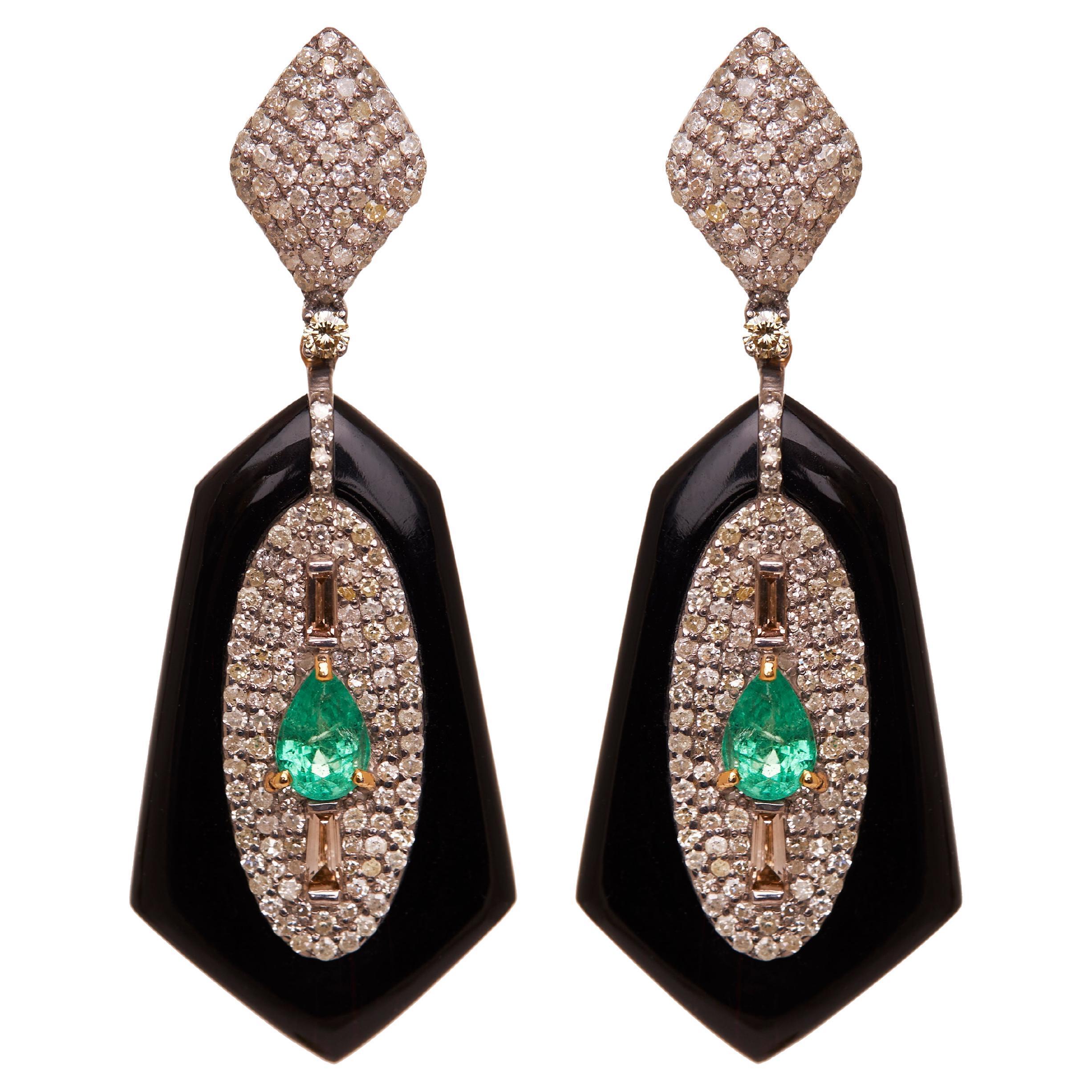 Taille ronde Boucles d'oreilles de style Art Déco en or 14kt, onyx noir, émeraude et diamants en vente