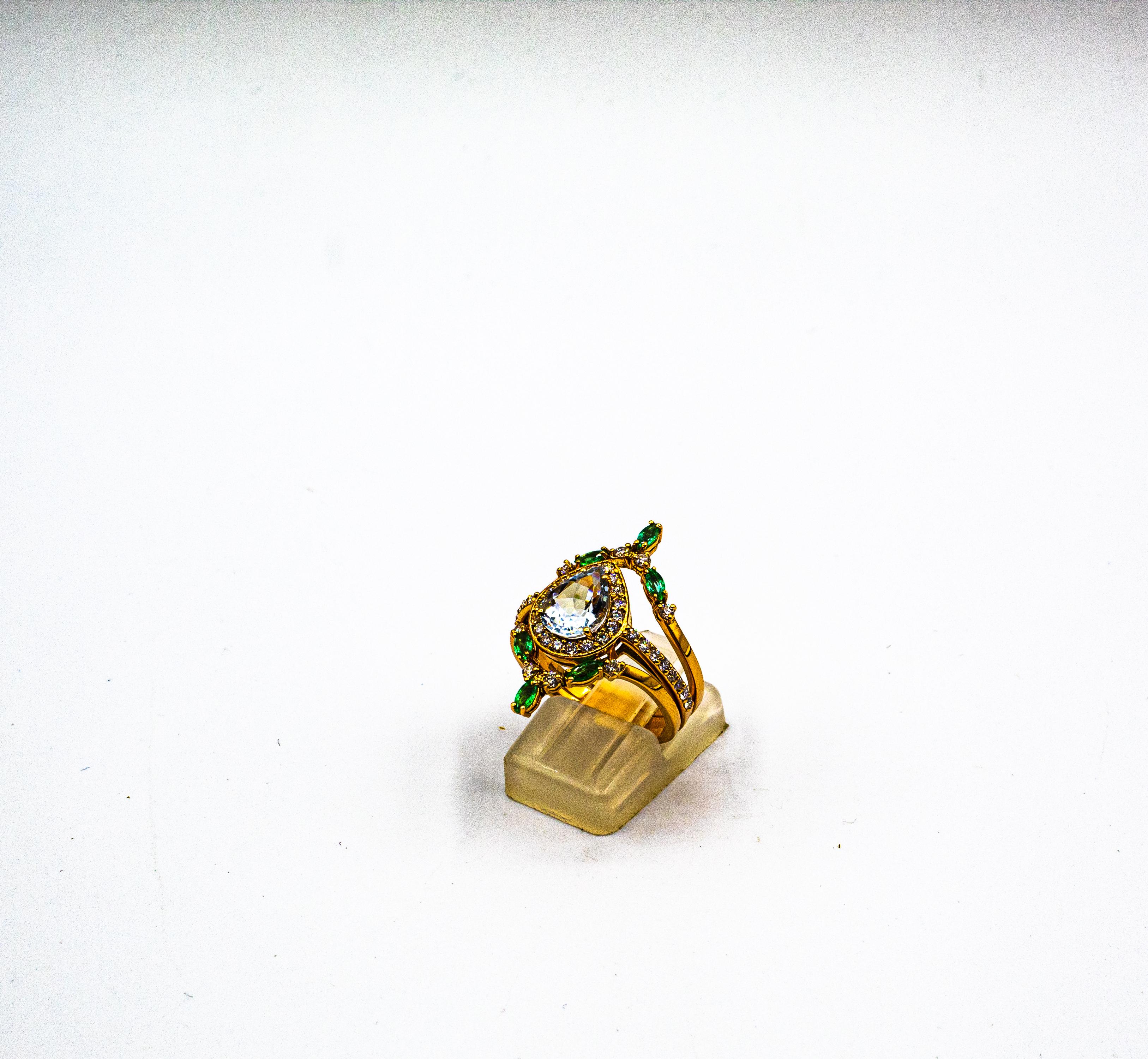 Anillo de cóctel triple de oro amarillo con diamante esmeralda y aguamarina de estilo art déco Art Decó en venta