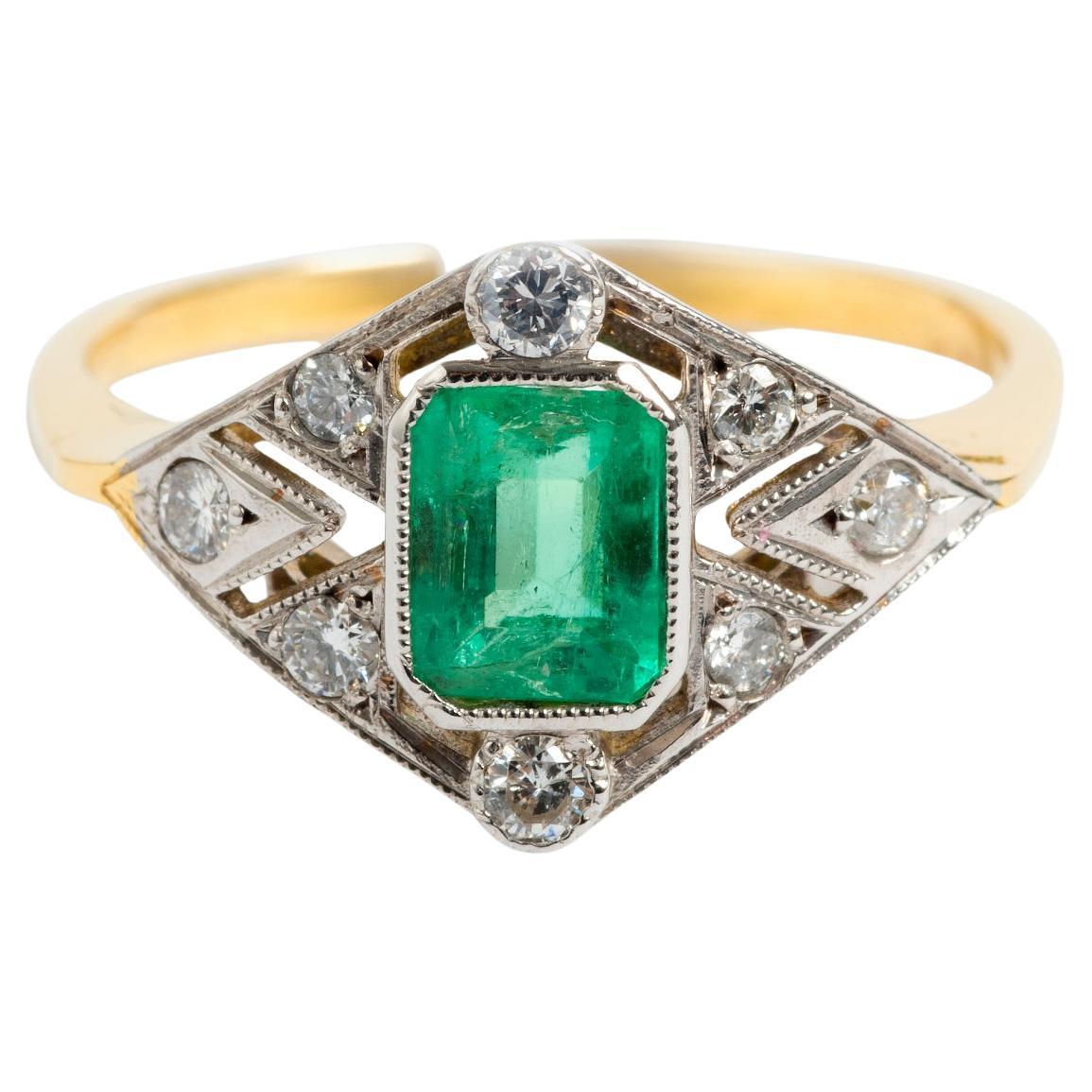 Ring aus 18 Karat Gelbgold mit Smaragd im Art-déco-Stil (est 7,0 Karat) und Diamant (est 0,20 Karat)