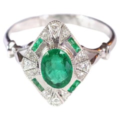 Vintage Art Deco style emerald ring in white gold 18 karats, wedding ring