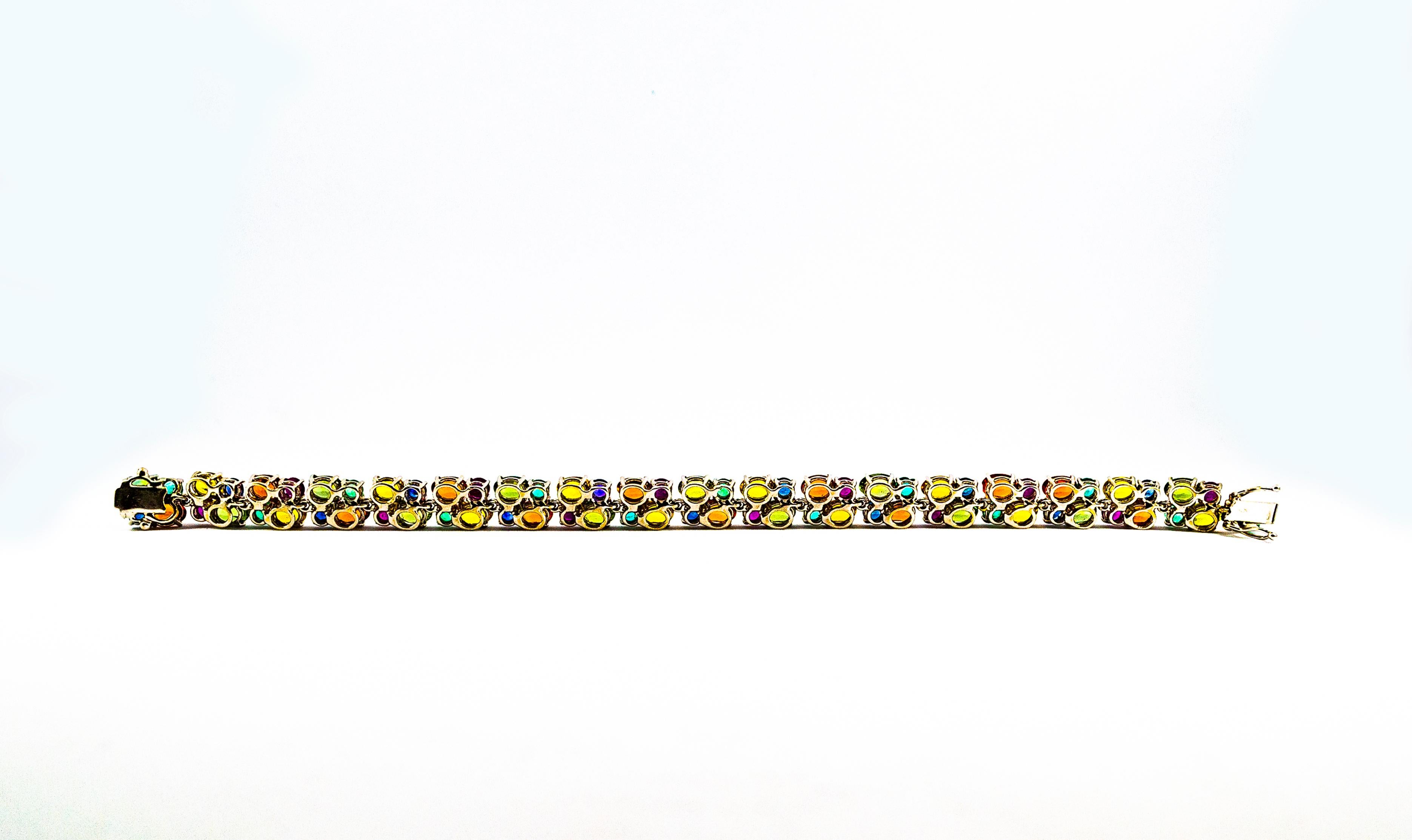 Bracelet en or blanc de style Art déco avec émeraude, rubis, bleu, jaune, vert et saphir en vente 6