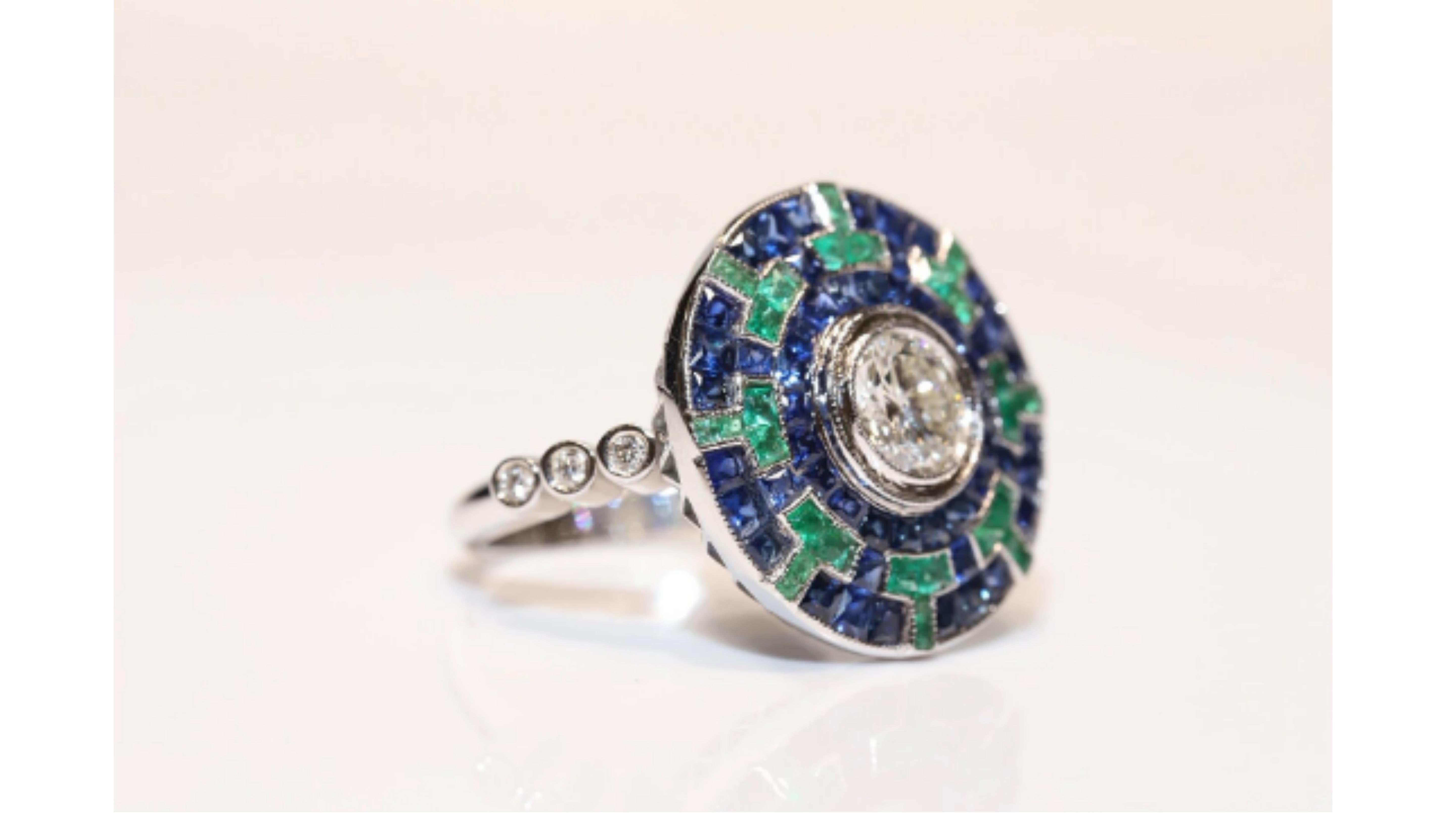 Round Cut Art Deco Style Emerald Sapphire Diamond Ring For Sale