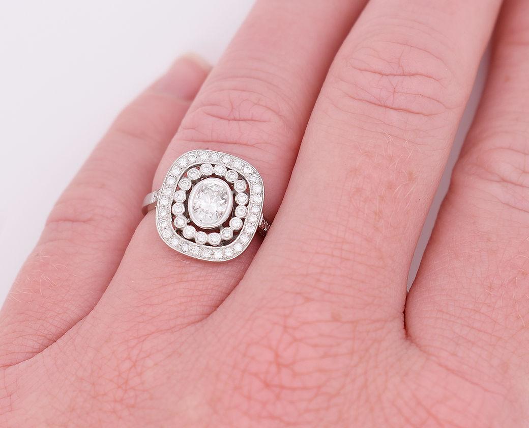 Anello di fidanzamento in stile Art Déco, doppio alone, platino e diamanti In condizioni ottime in vendita a PARIS, FR