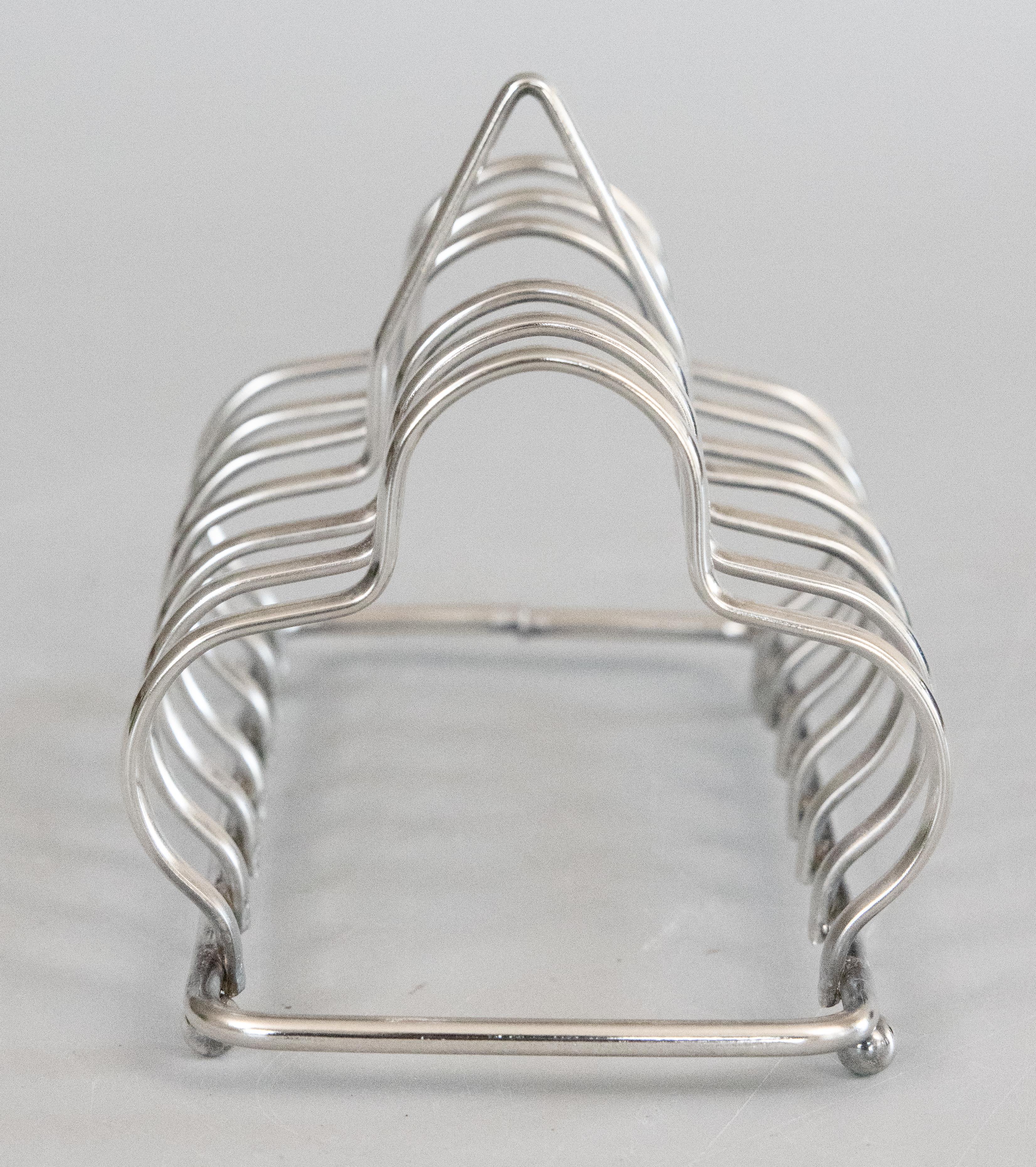 Anglais Porte-toast en métal argenté de style Art Deco en vente