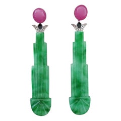 Ohrringe im Art-déco-Stil aus gravierter Burma-Jade, schwarzer Emaille, Rubin, Gold und Diamanten